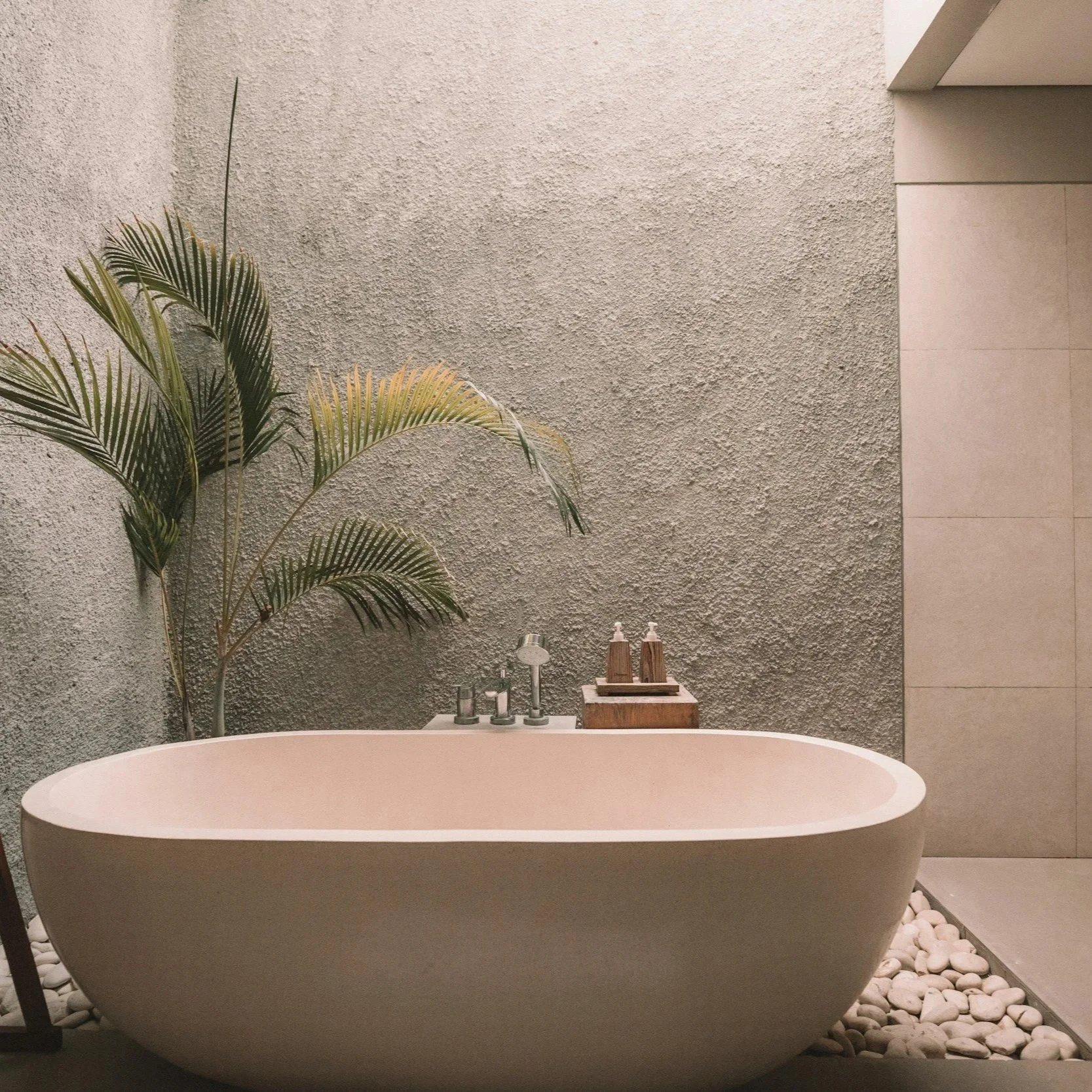 How to Keep Your Bathroom Sparkling Clean (Without the Stress!)