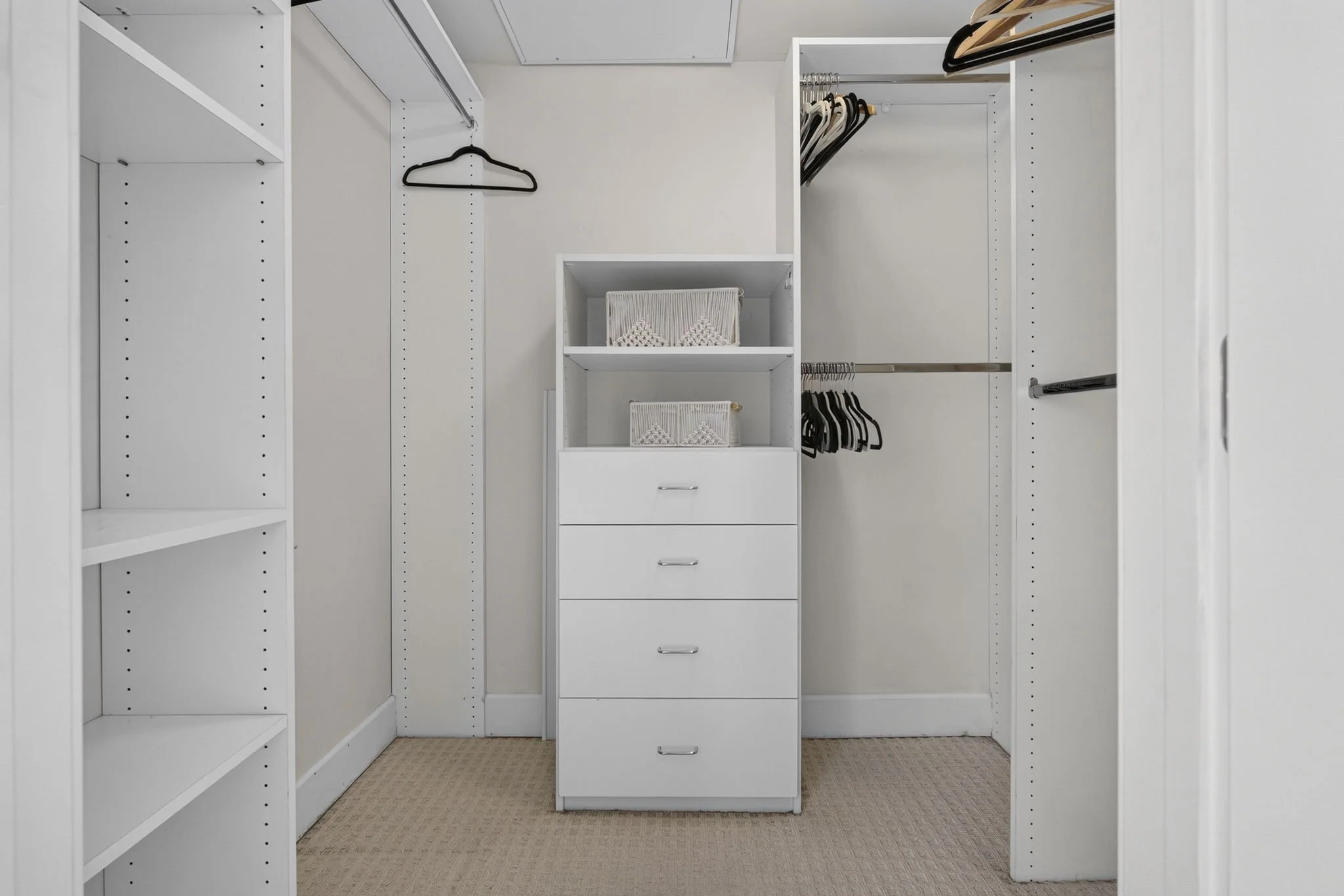 125-s-sweetzer-ph2a-20-walk-in-closet-los-angeles.jpg