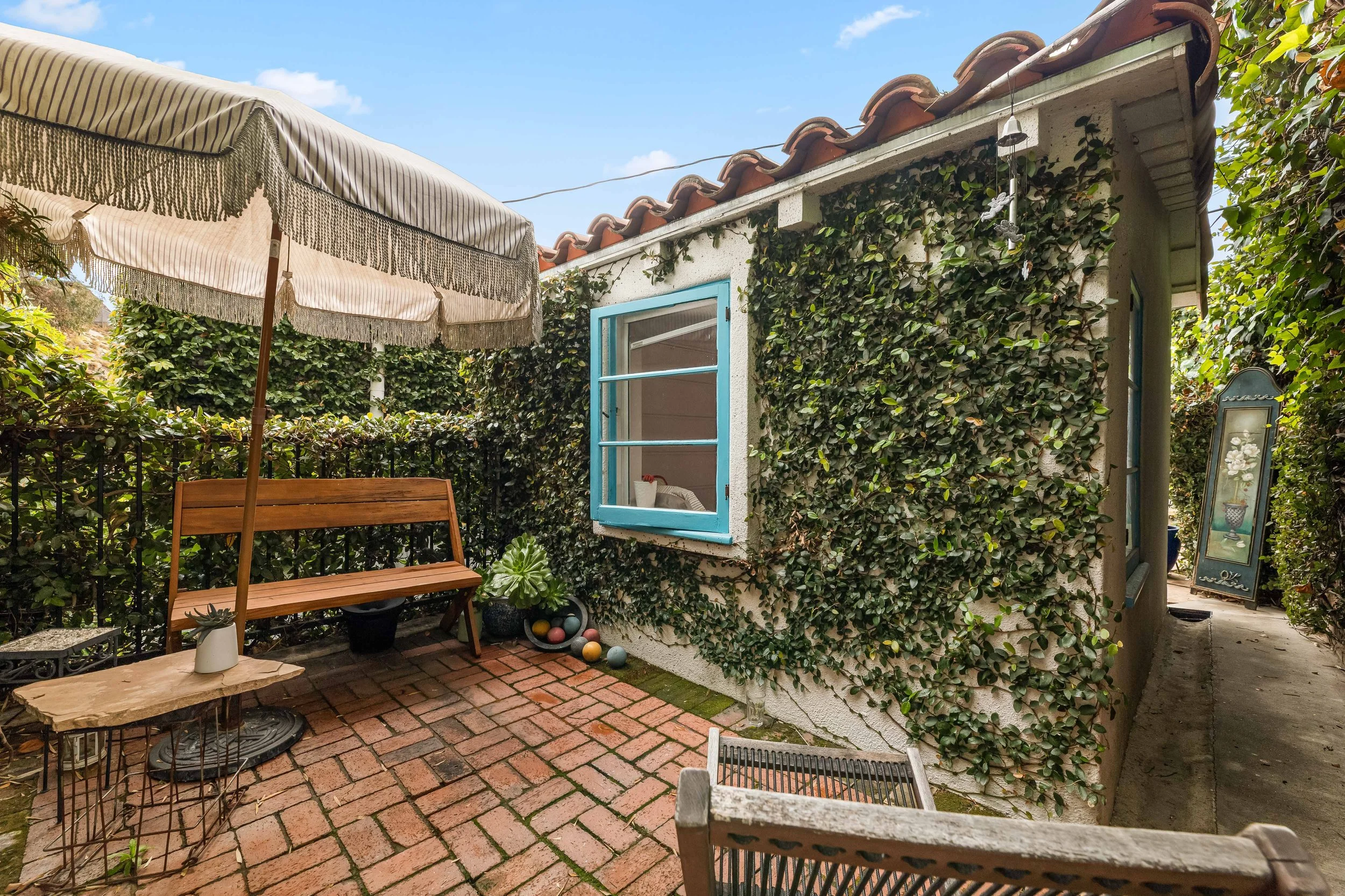 1767-n-orange-grove-ave-40-detached-studio-courtyard-patio-hollywood-hills-los-angeles.jpg