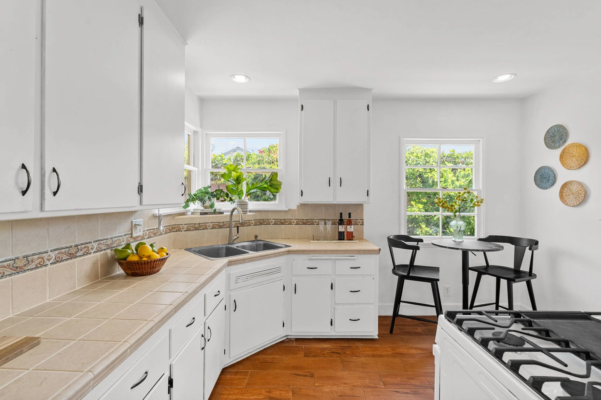 11630-chanera-ave-hawthorne-kitchen-quartz-countertops.jpg