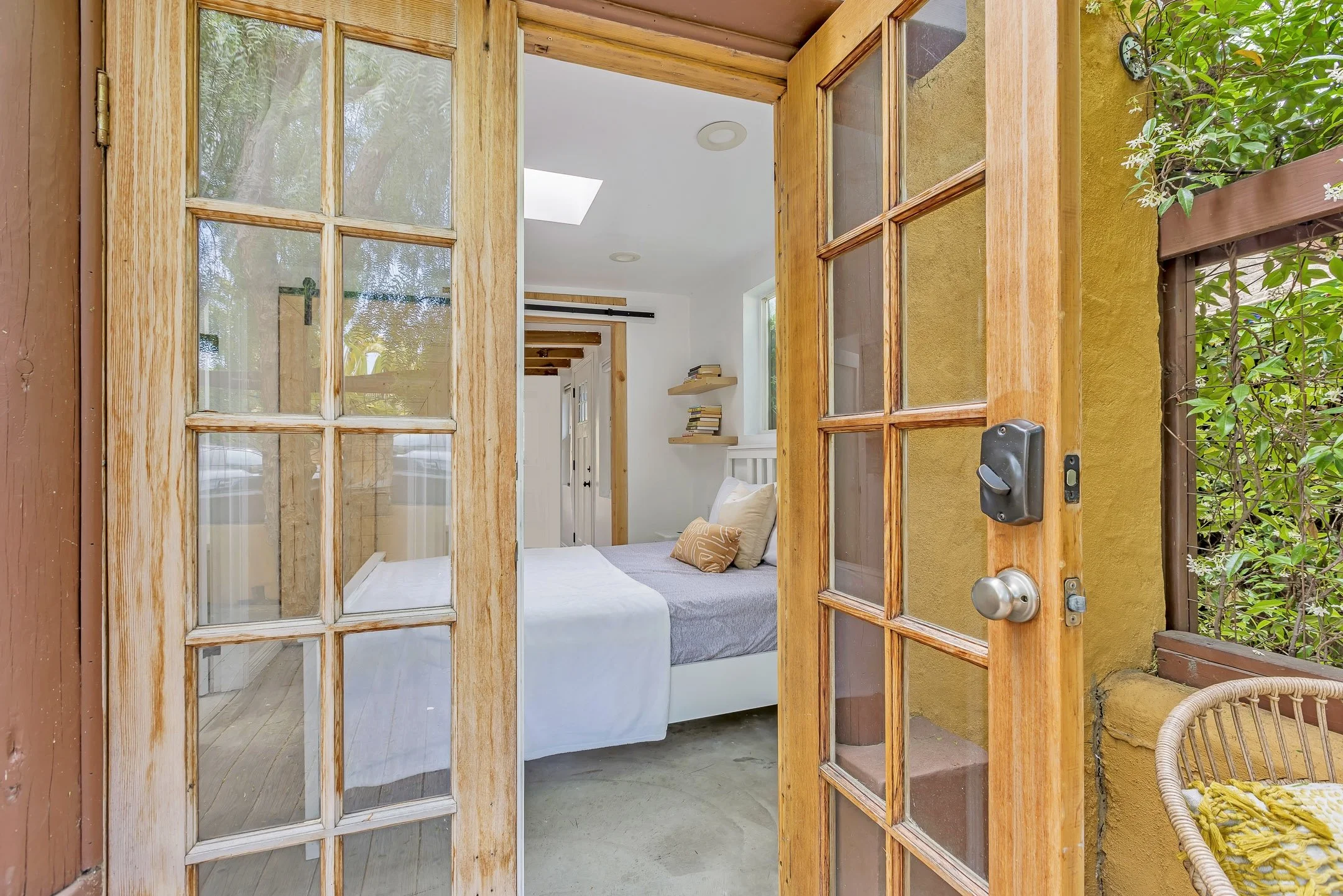 LEASED | 718 VERNON #A, VENICE