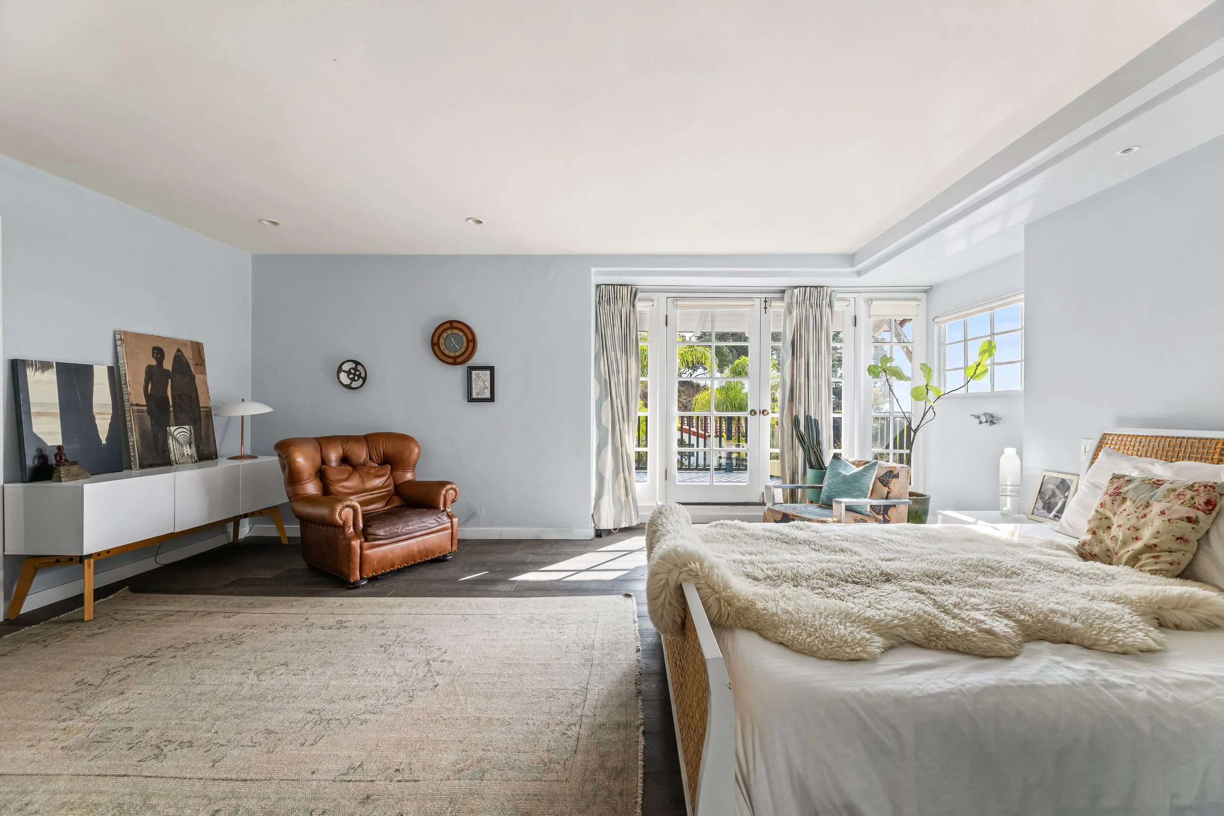 1767-n-orange-grove-ave-12-primary-bedroom-sitting-area-hollywood-hills-los-angeles.jpg
