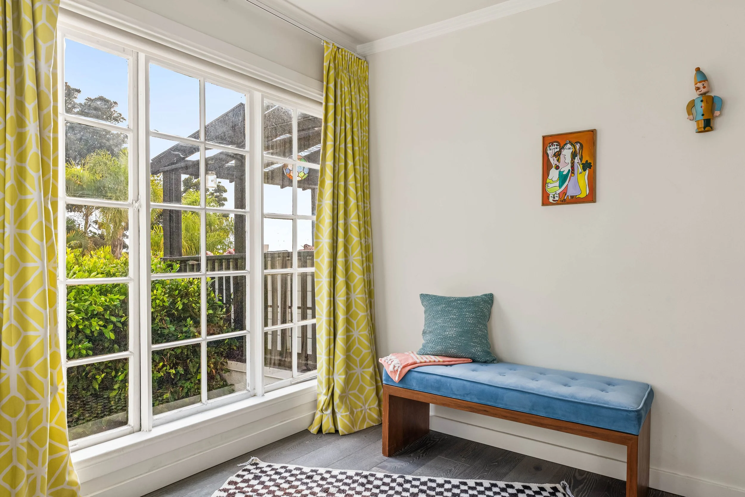 1767-n-orange-grove-ave-05-bedroom-sitting-area-window-seat-hollywood-hills-los-angeles.jpg