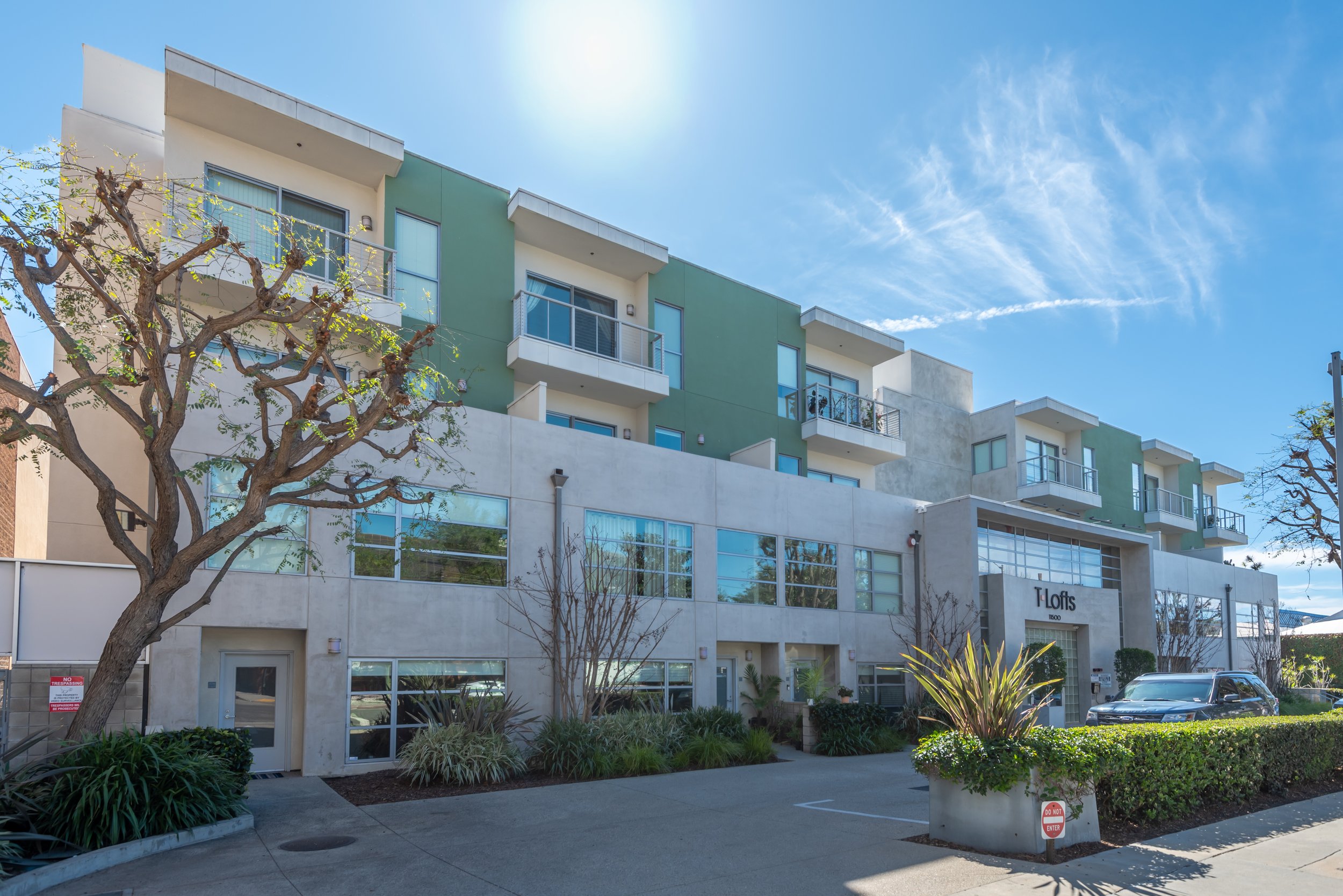 Exterior of 11500 Tennessee Ave Condos in West Los Angeles