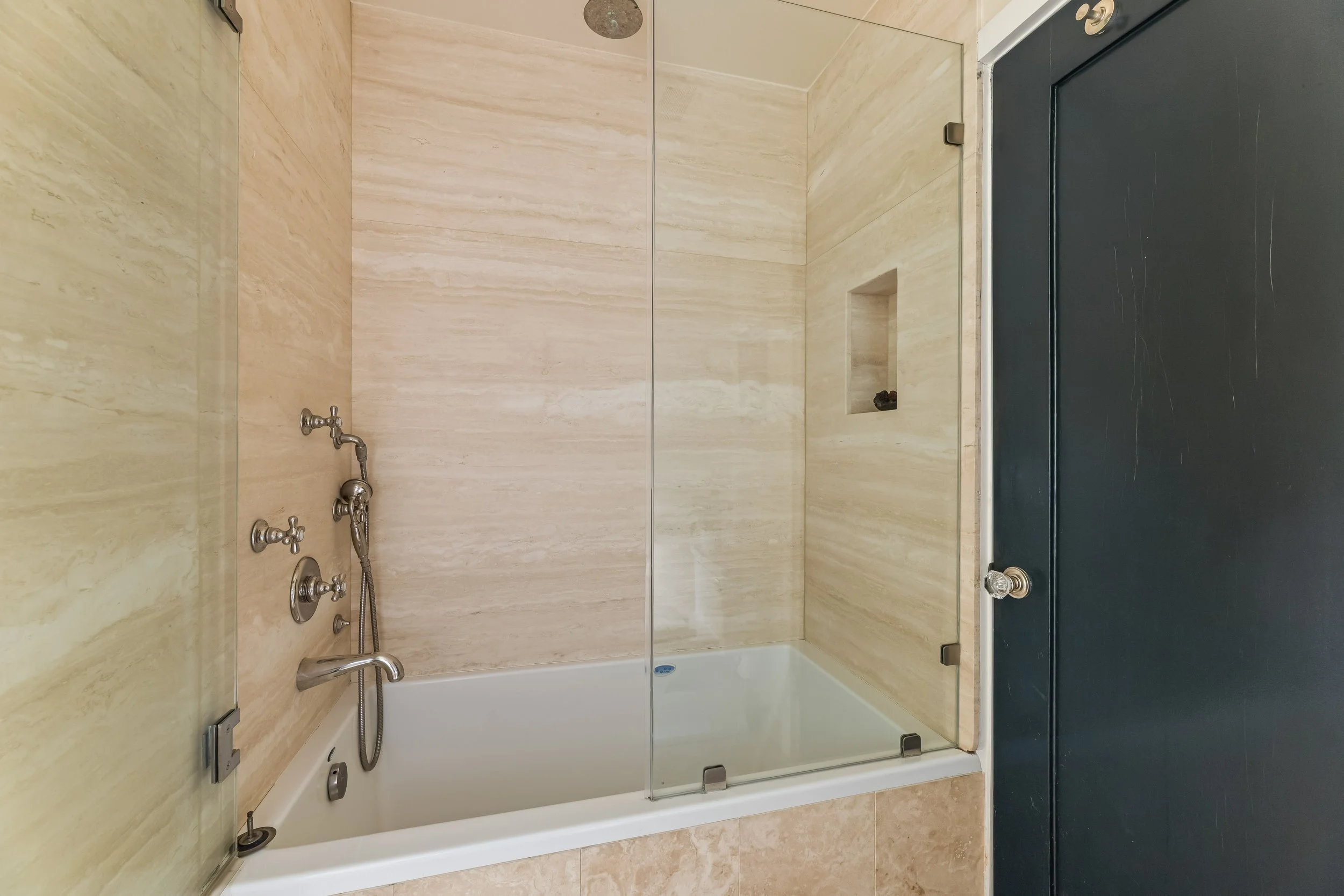 1767-n-orange-grove-ave-08-guest-bathroom-shower-tub-hollywood-hills-los-angeles.jpg