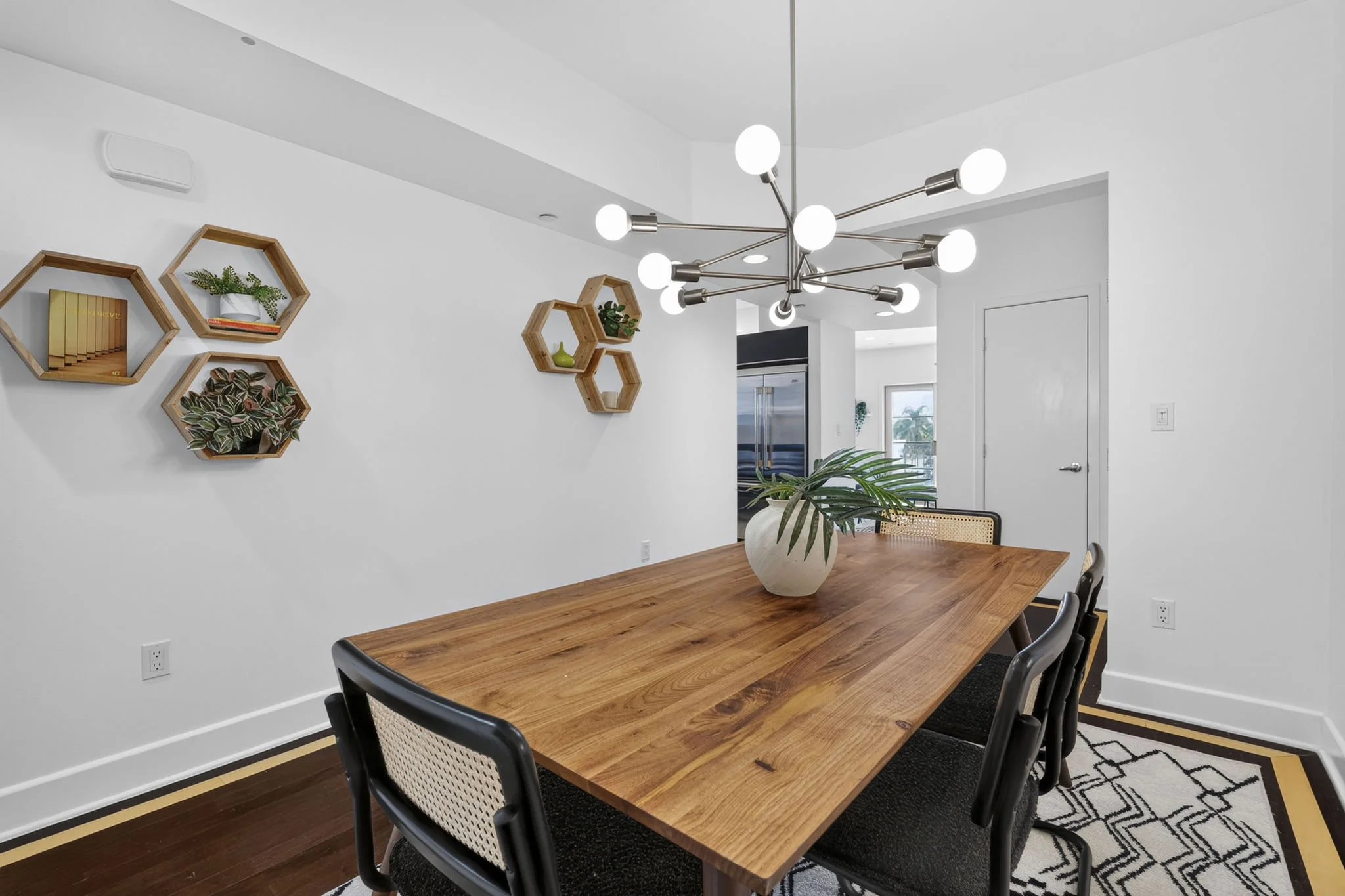 125-s-sweetzer-ph2a-06-dining-area-los-angeles.jpg