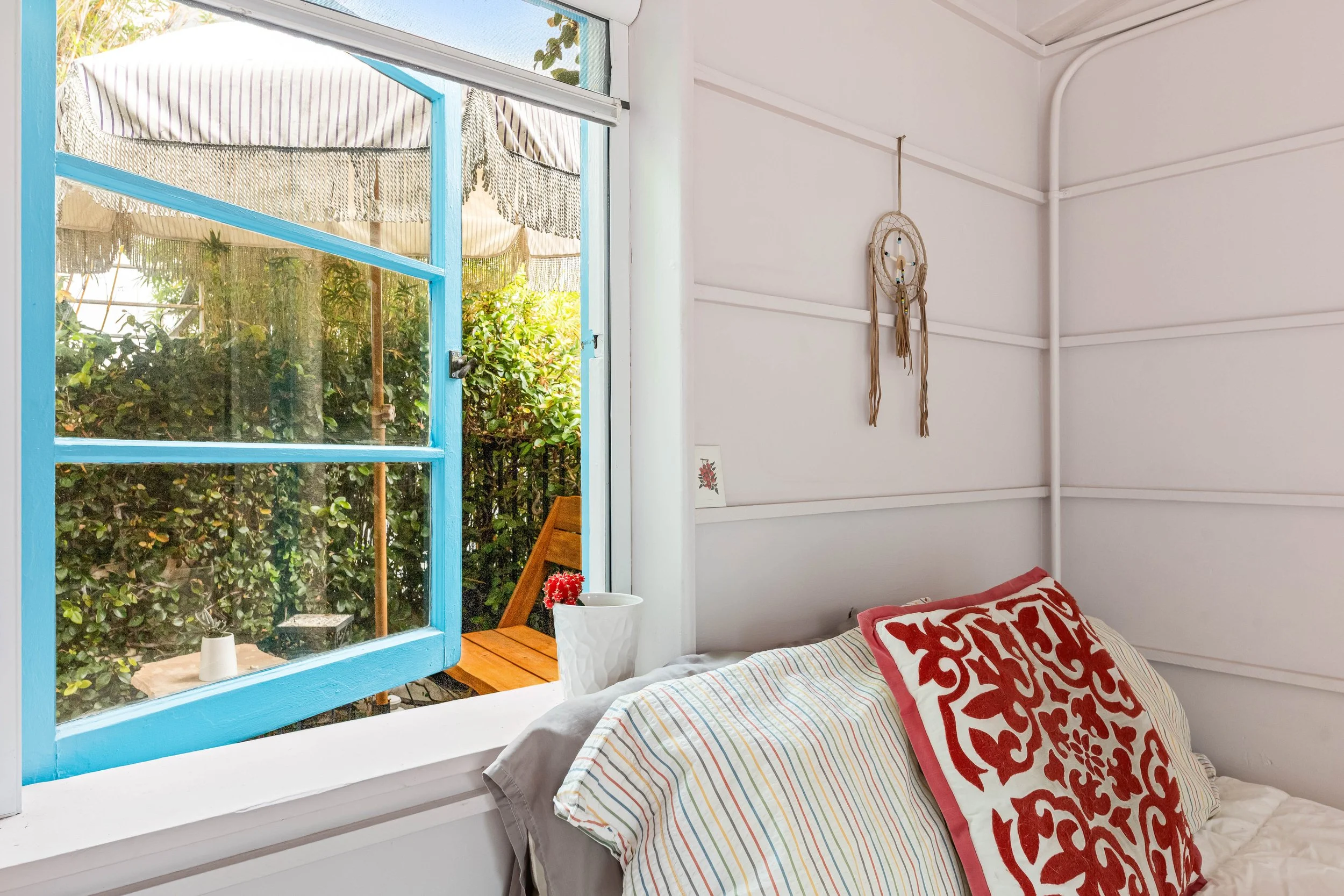1767-n-orange-grove-ave-49-detached-studio-window-seat-hollywood-hills-los-angeles.jpg