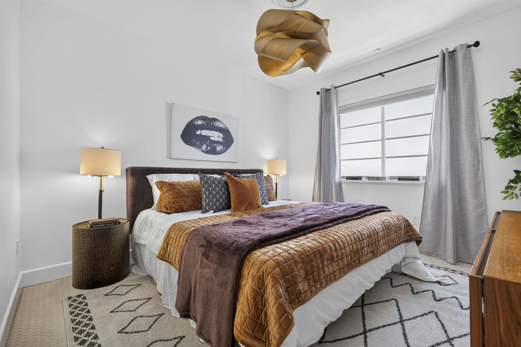 125-s-sweetzer-ph2a-15-primary-bedroom-los-angeles.jpg