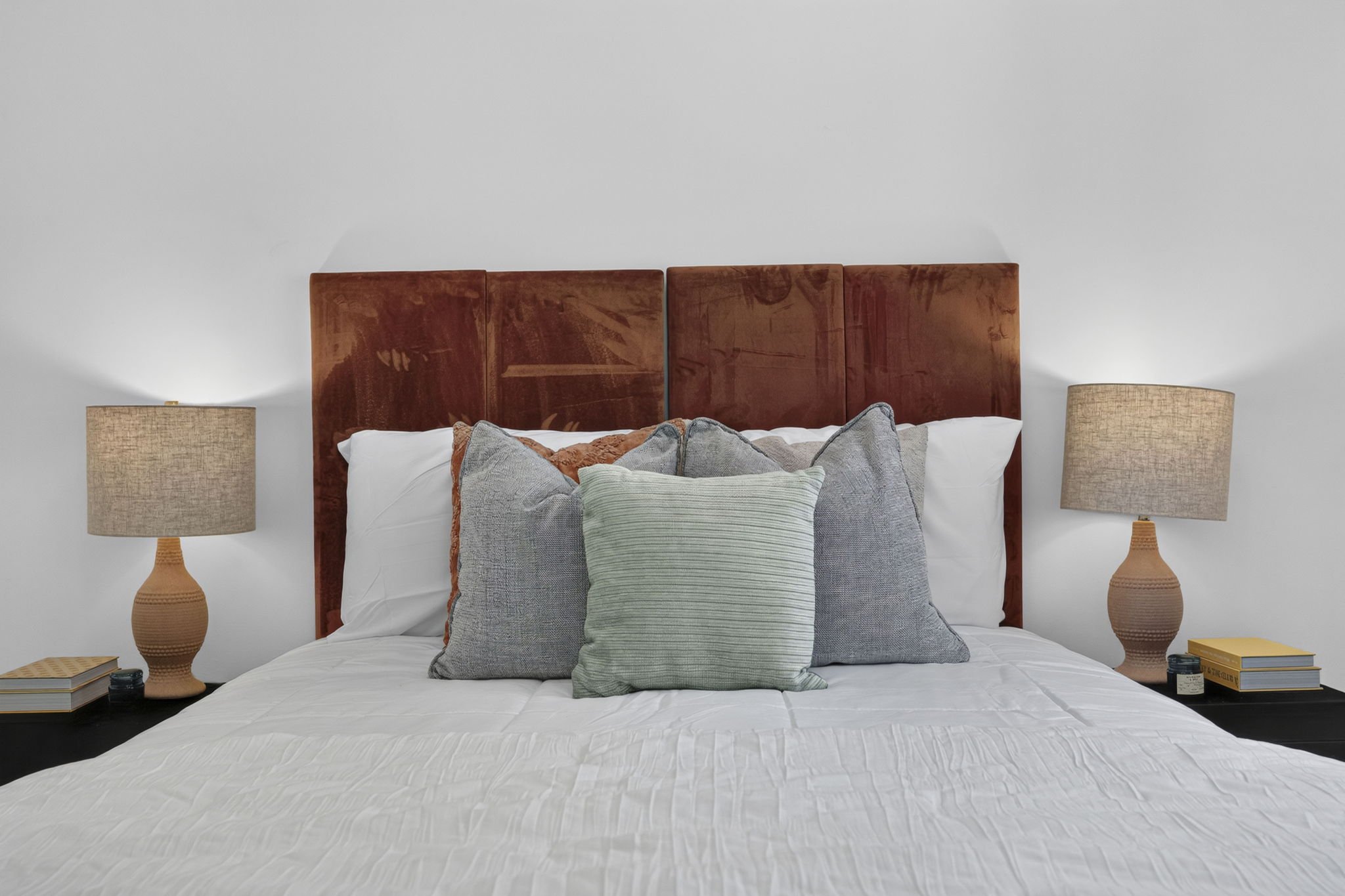 125-s-sweetzer-ph2a-25-bedroom-wood-headboard-los-angeles.jpg