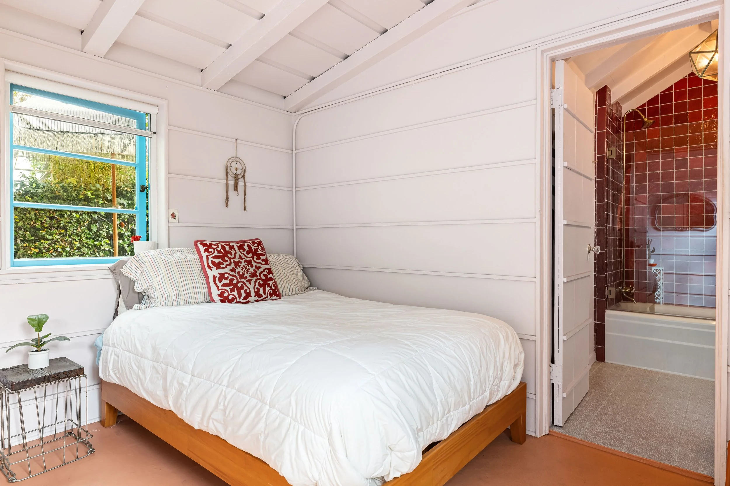 1767-n-orange-grove-ave-45-detached-studio-bedroom-view-hollywood-hills-los-angeles.jpg