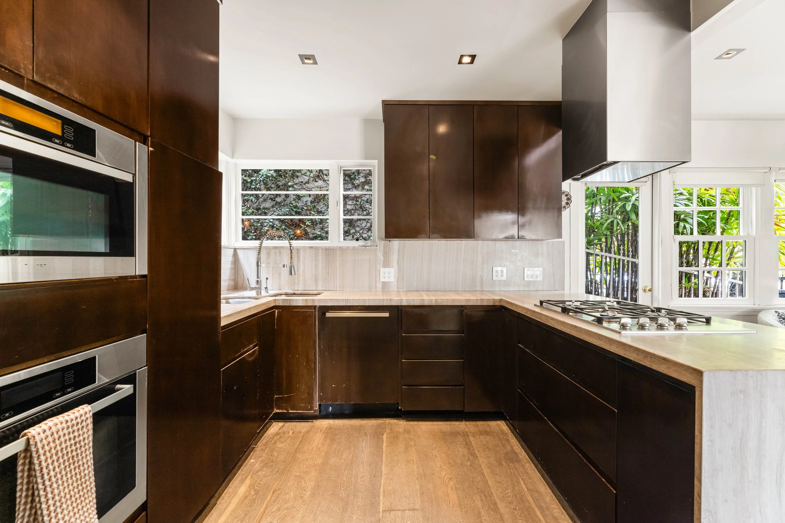 1767-n-orange-grove-ave-36-chef-kitchen-hollywood-hills-los-angeles.jpg