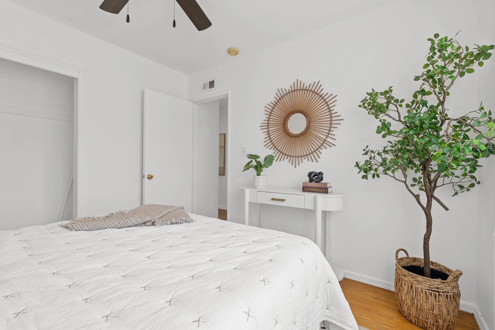 11630-chanera-ave-hawthorne-third-bedroom-bright.jpg