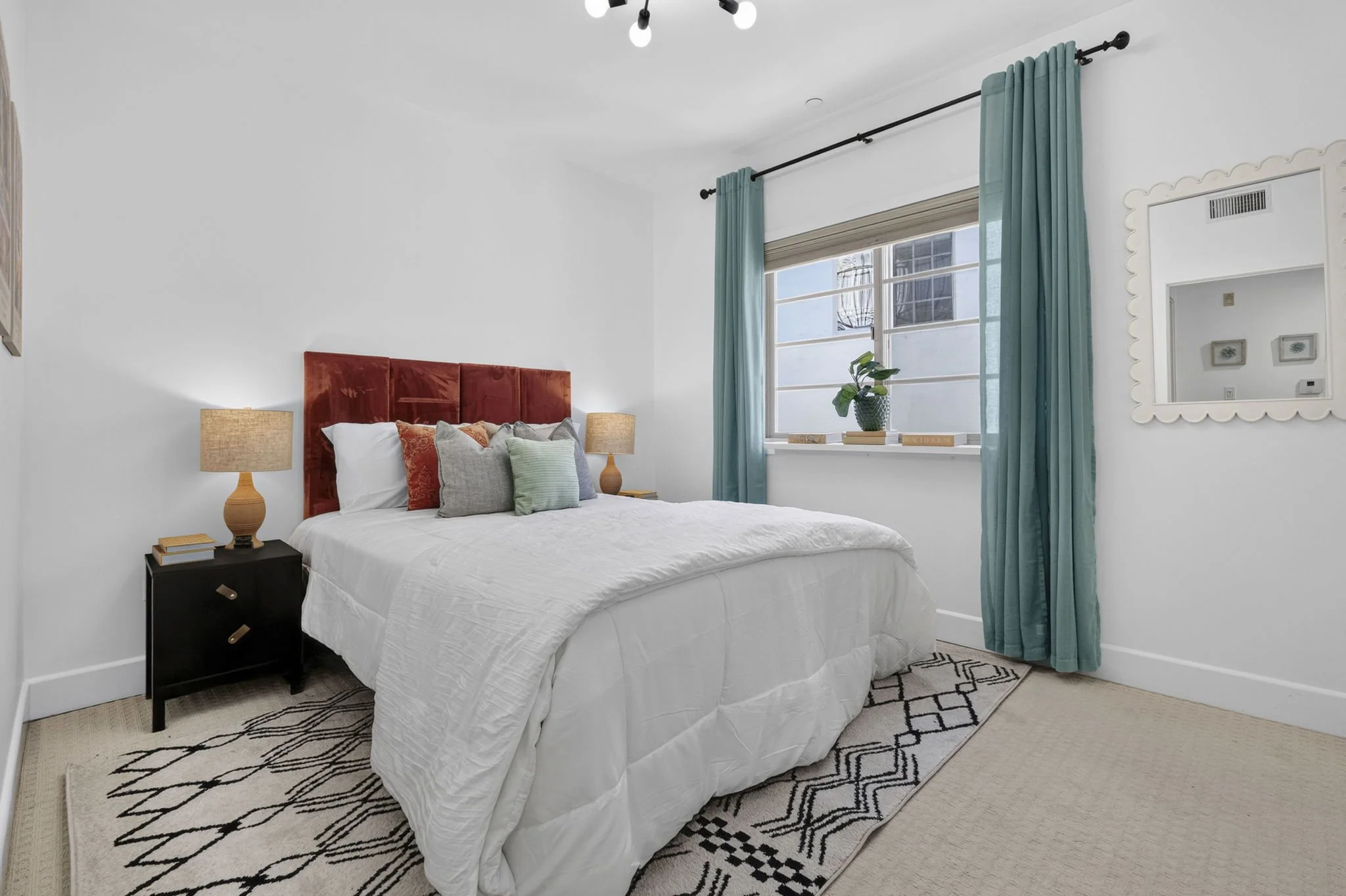 125-s-sweetzer-ph2a-13-guest-bedroom-los-angeles.jpg