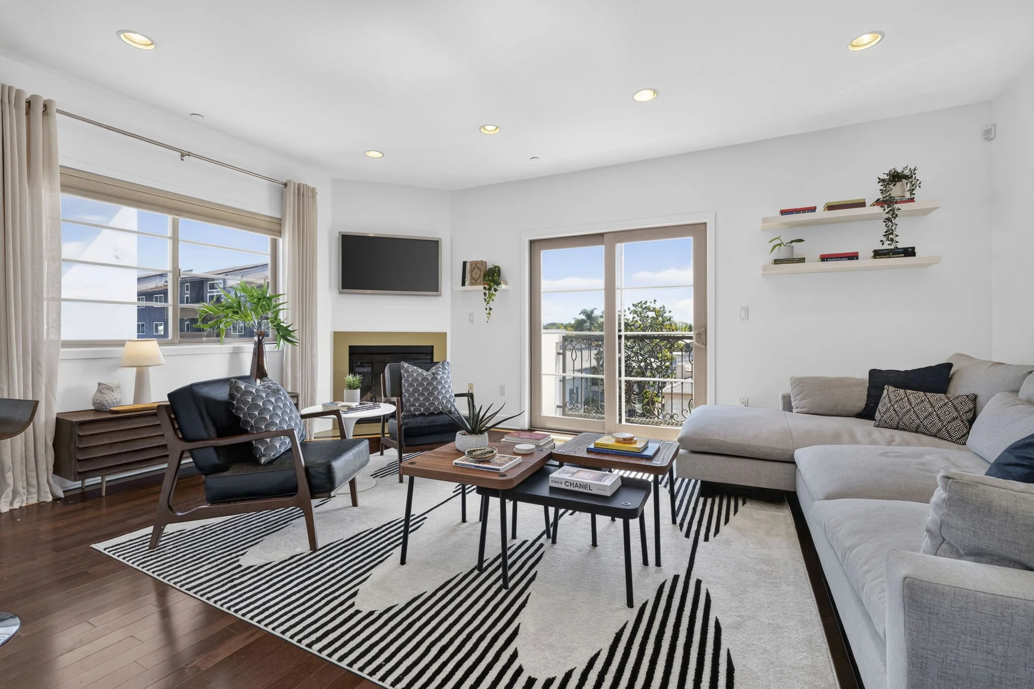 125-s-sweetzer-ph2a-01-living-room-fireplace-balcony-los-angeles.jpg