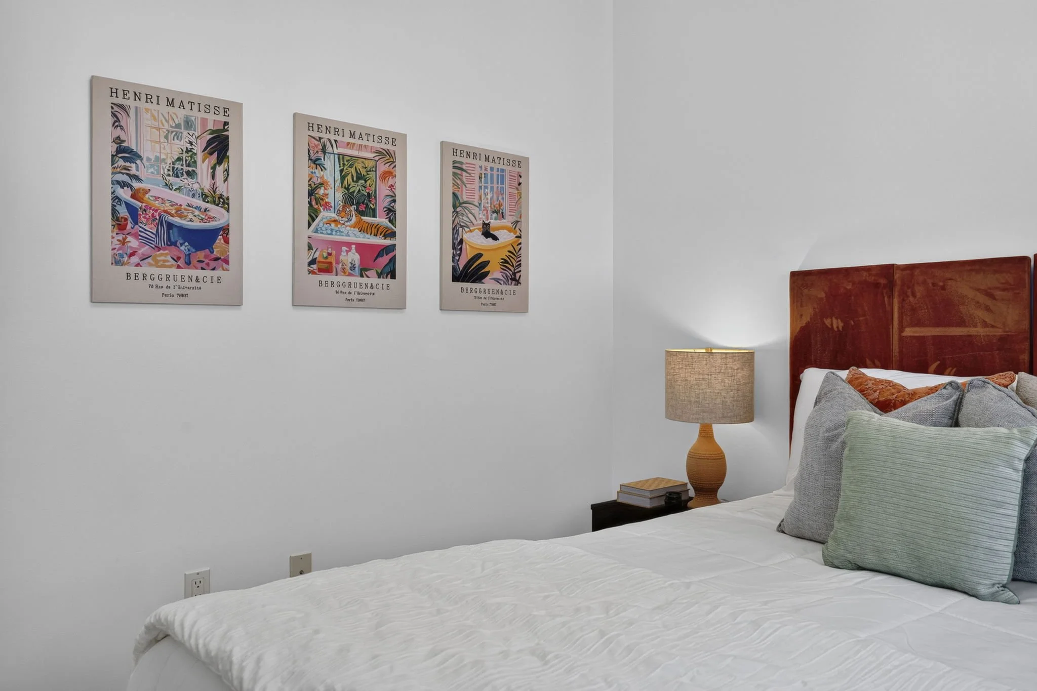 125-s-sweetzer-ph2a-26-bedroom-gallery-wall-los-angeles.jpg