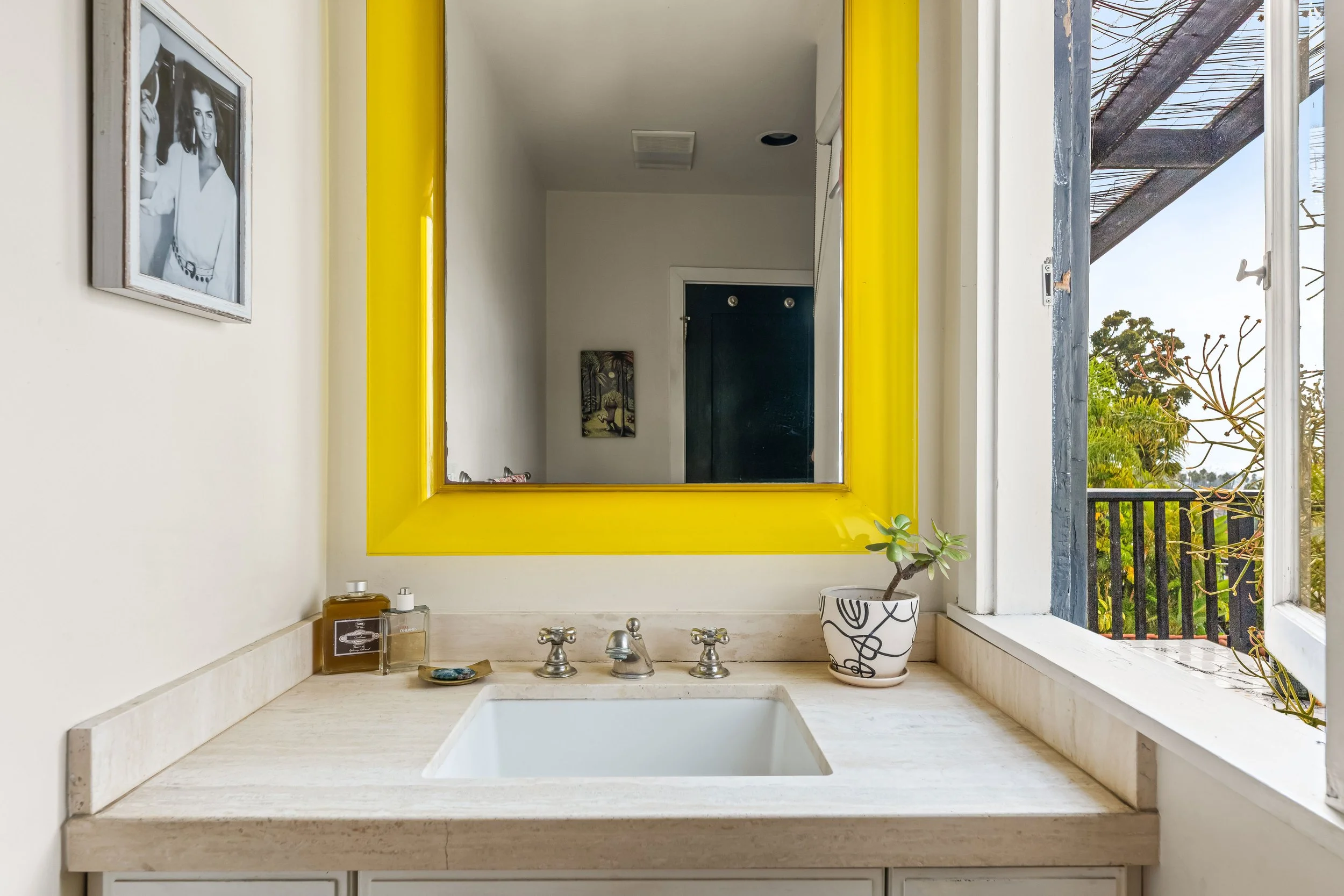 1767-n-orange-grove-ave-07-guest-bathroom-hollywood-hills-los-angeles.jpg