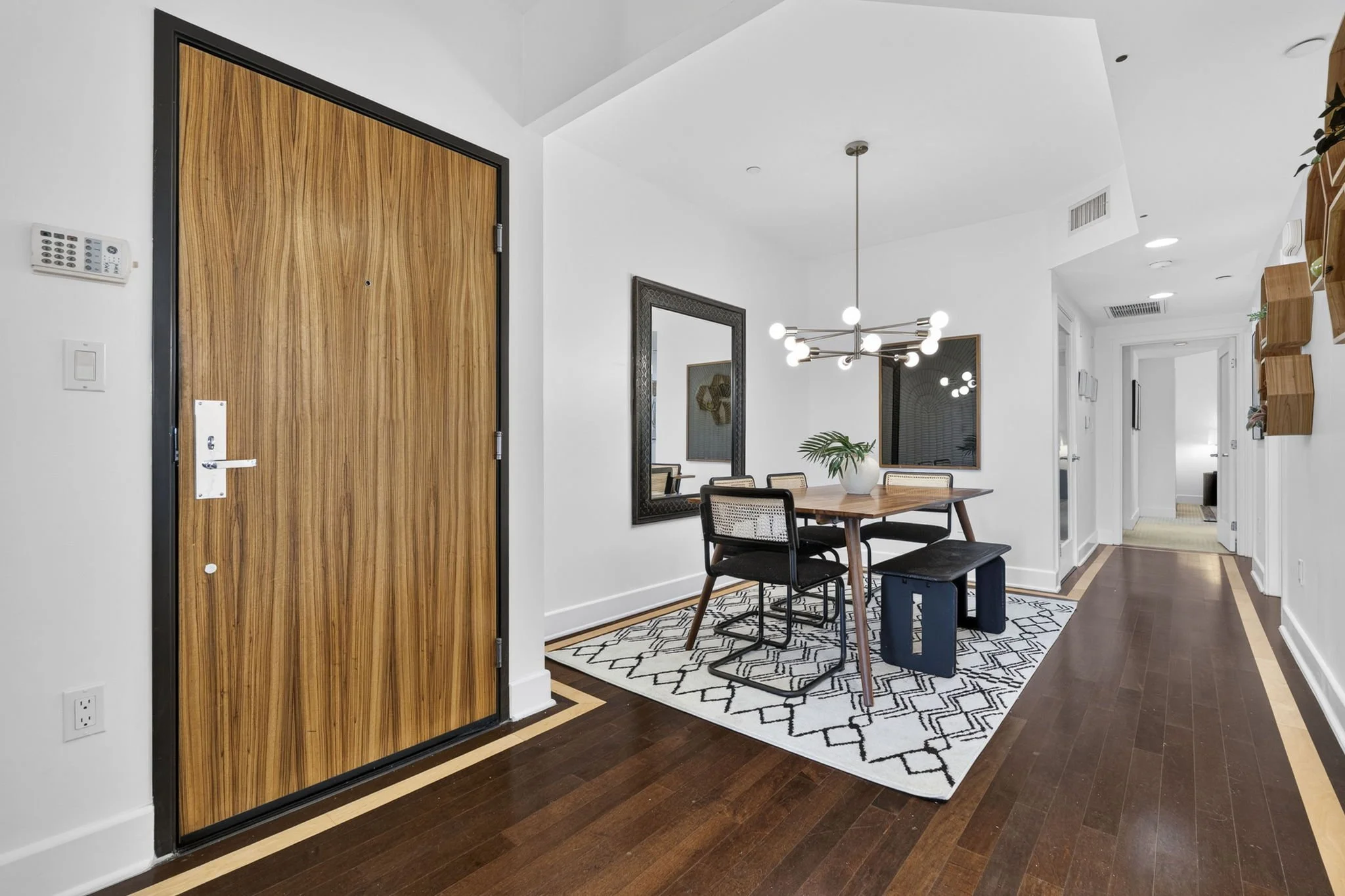 125-s-sweetzer-ph2a-05-entry-foyer-front-door-los-angeles.jpg