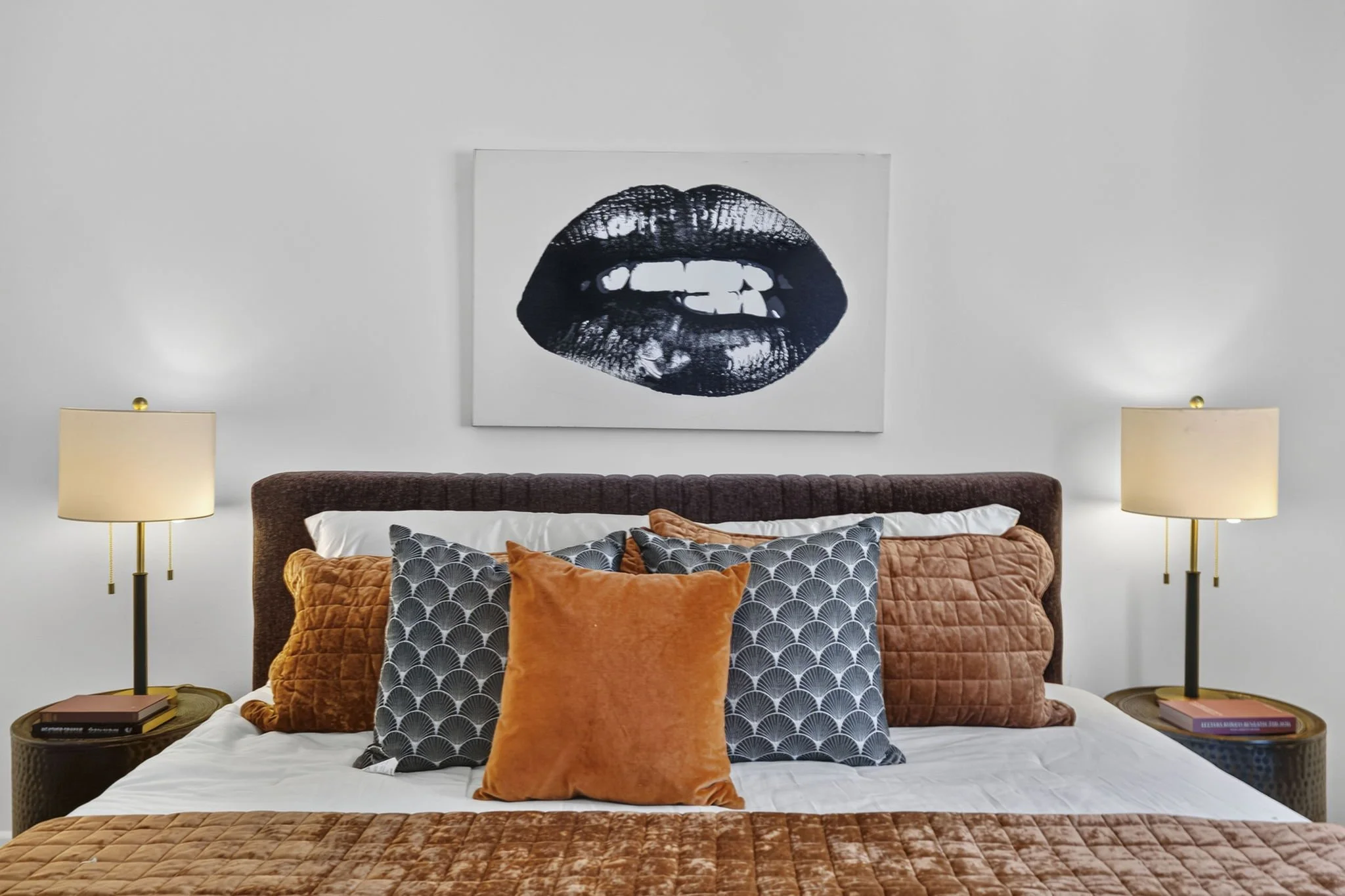 125-s-sweetzer-ph2a-27-bedroom-modern-art-los-angeles.jpg