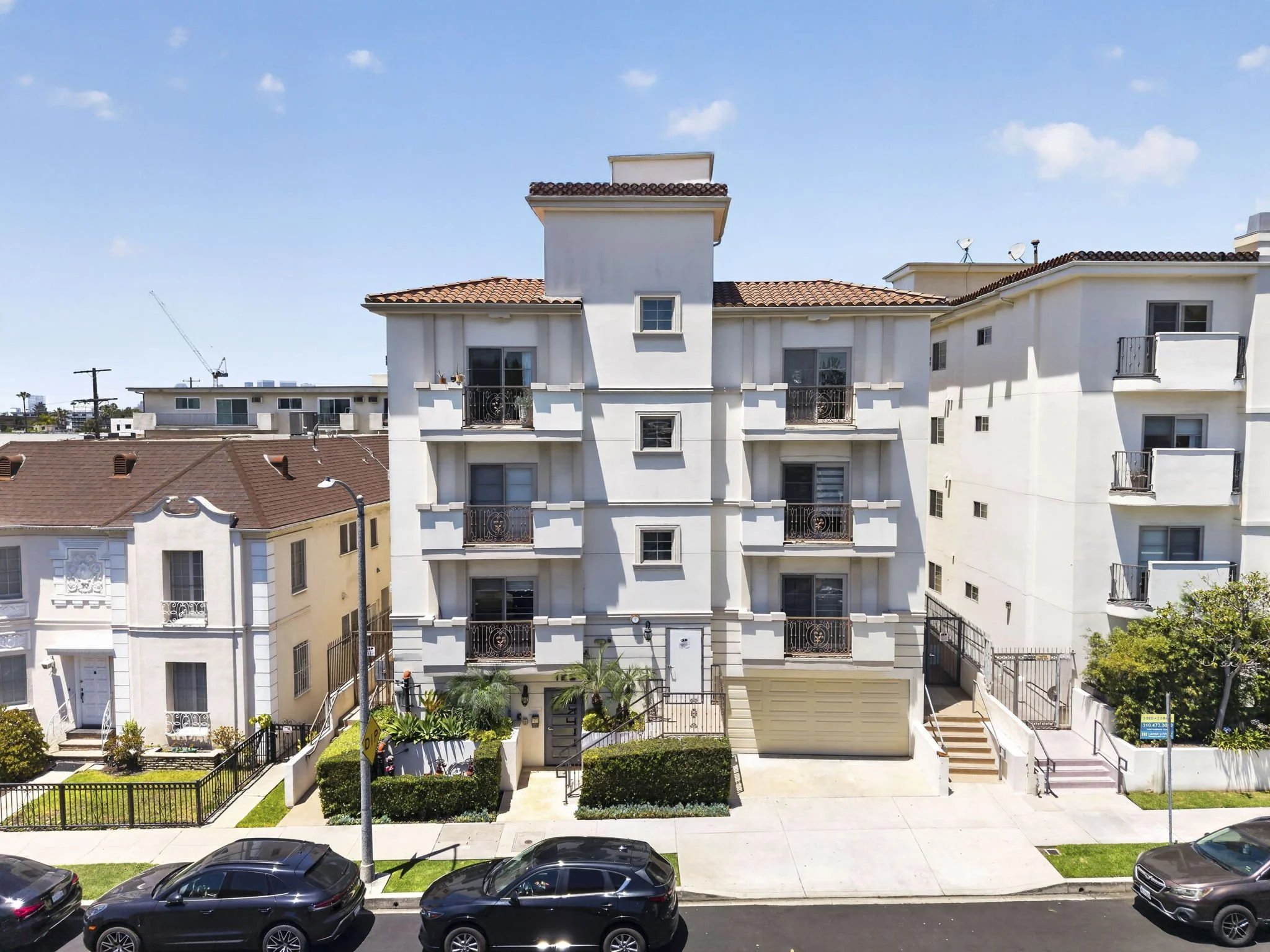 125-s-sweetzer-ph2a-30-building-exterior-front-los-angeles.jpg