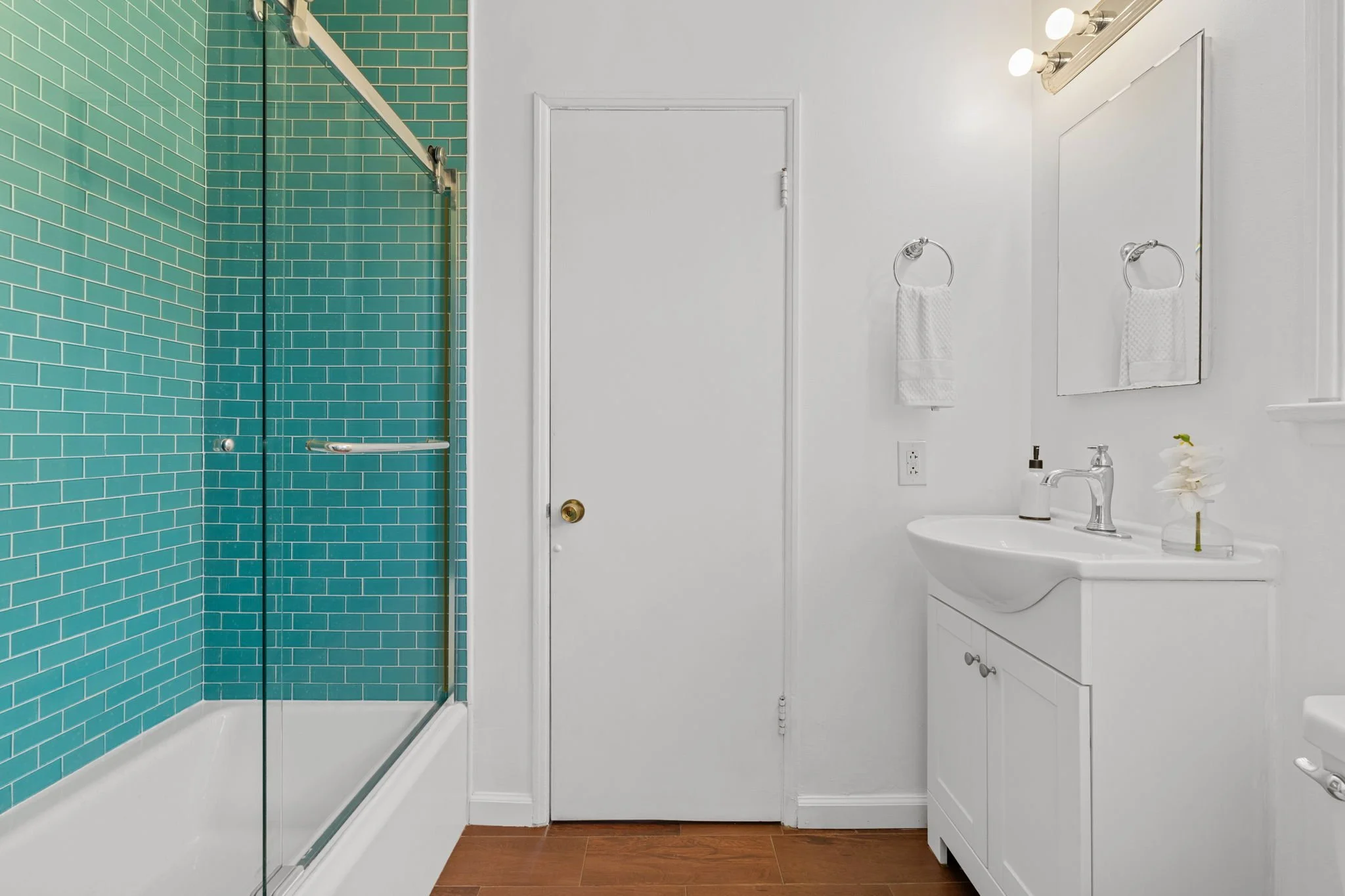 11630-chanera-ave-hawthorne-master-bathroom-updated.jpg