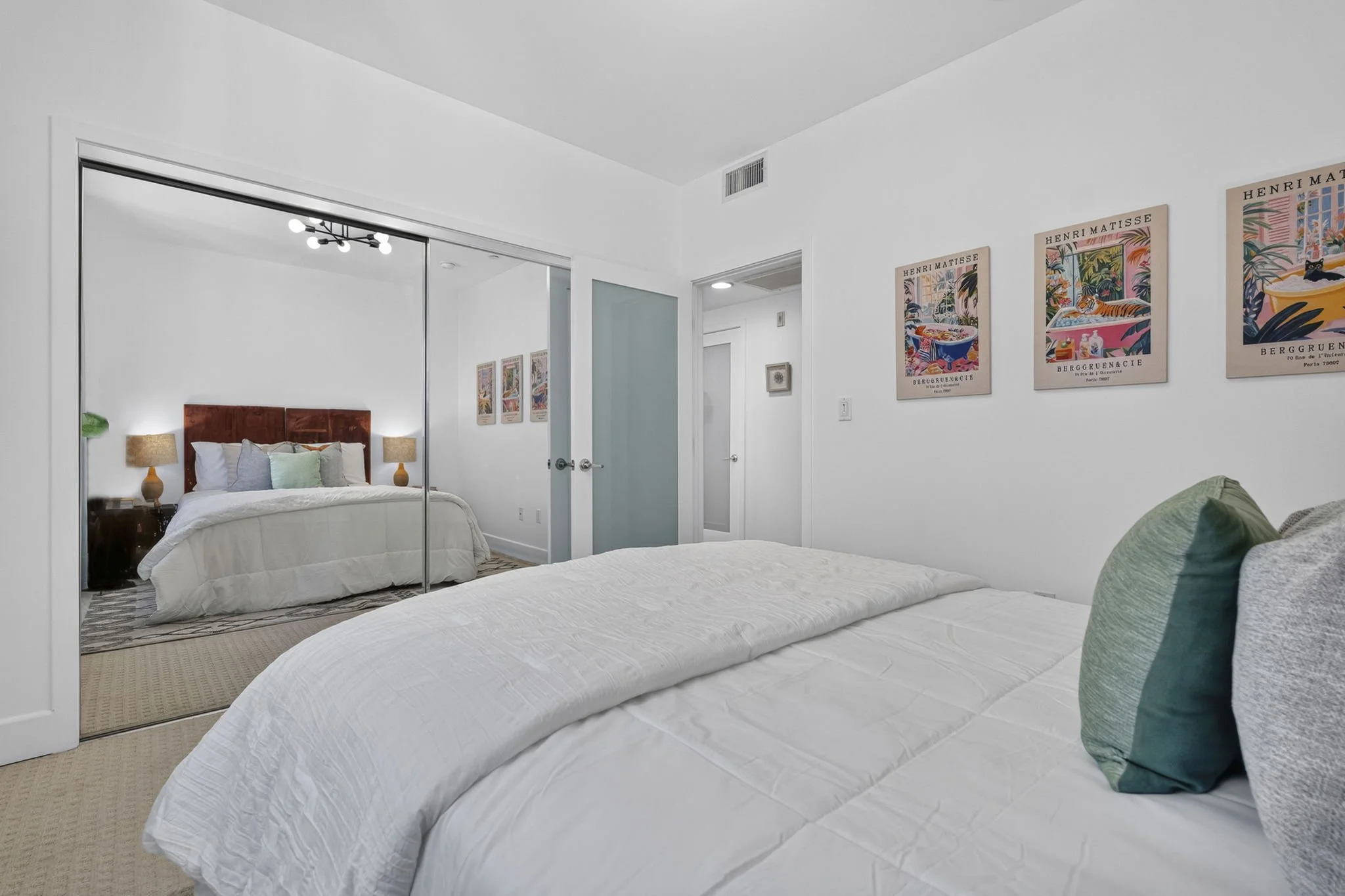 125-s-sweetzer-ph2a-14-bedroom-mirrored-closet-los-angeles.jpg