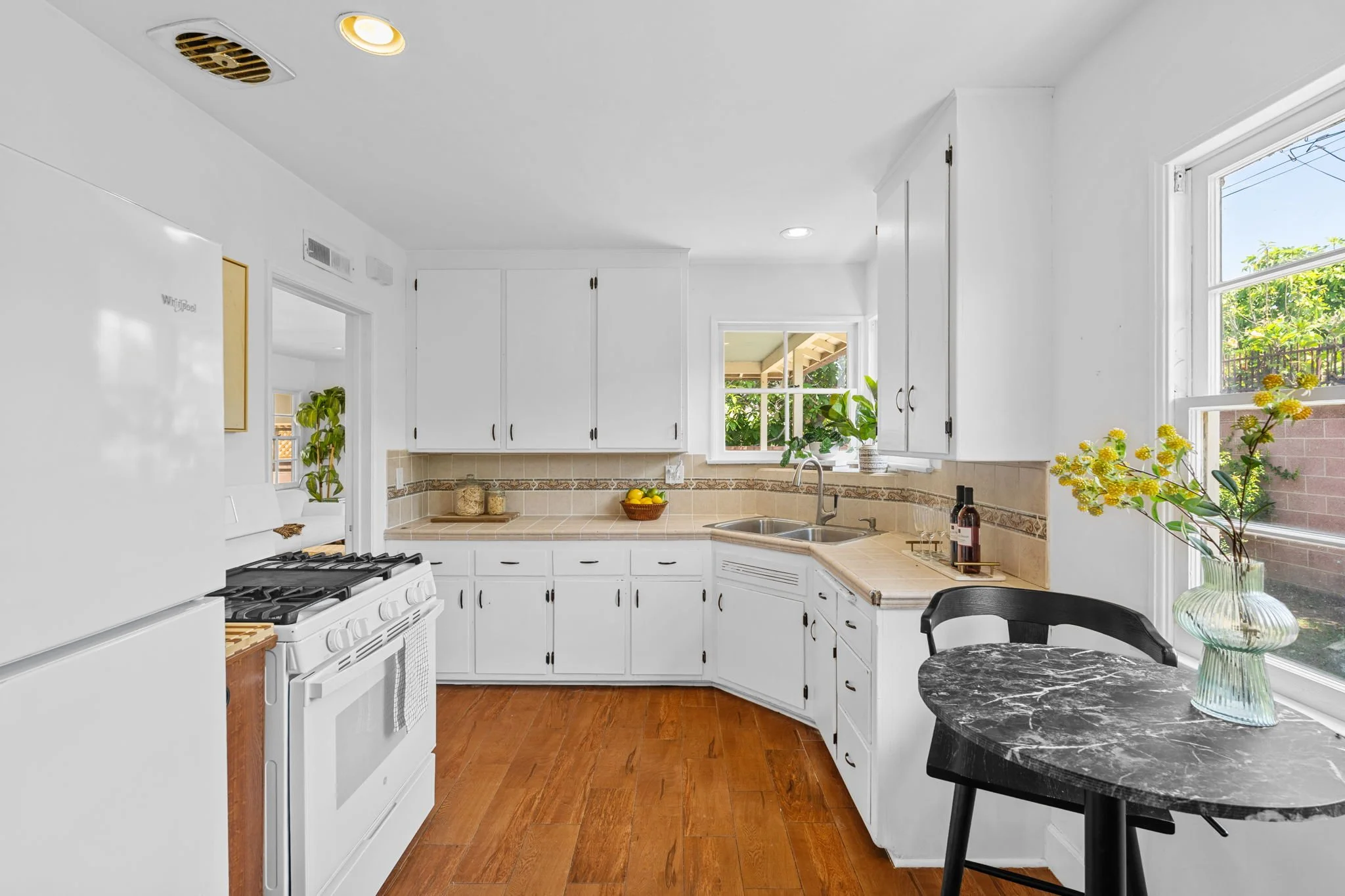11630-chanera-ave-hawthorne-kitchen-stainless-steel-appliances.jpg