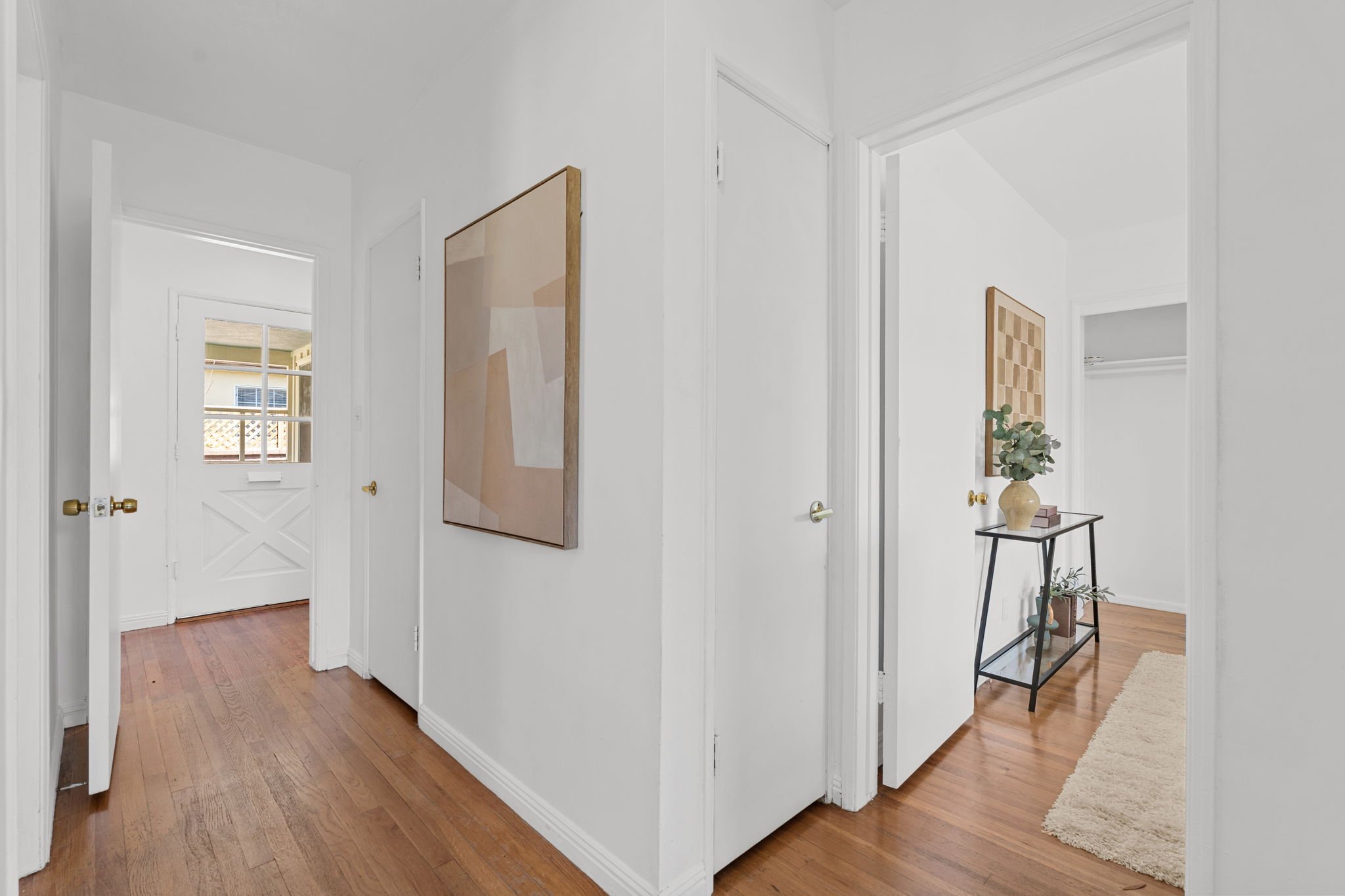 11630-chanera-ave-hawthorne-hallway-open-flow.jpg