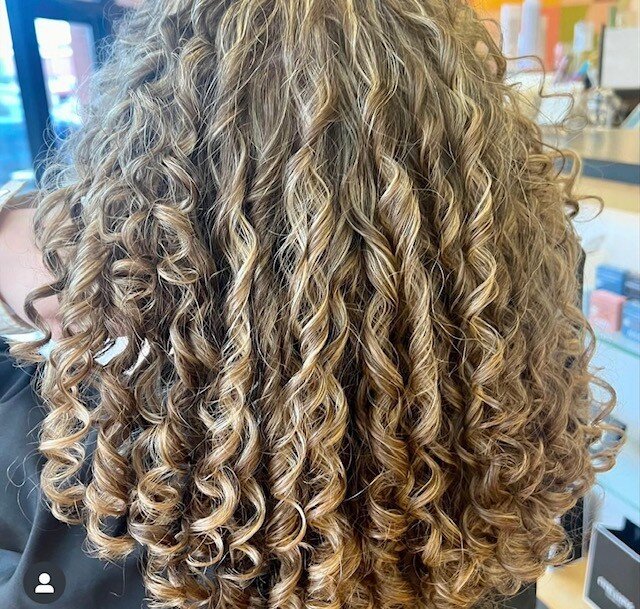 Waseela is now certified in the curl-cutting technique that is taking Instagram by storm!  The Rezo Cut, a cutting method by @rezoacademy!⁠
⁠
Call to scheduled your consultation now with Waseela!⁠
.⁠
.⁠
.⁠
.⁠
.⁠
.⁠
.⁠
@rezocut #rezocut #curlyhair #cu