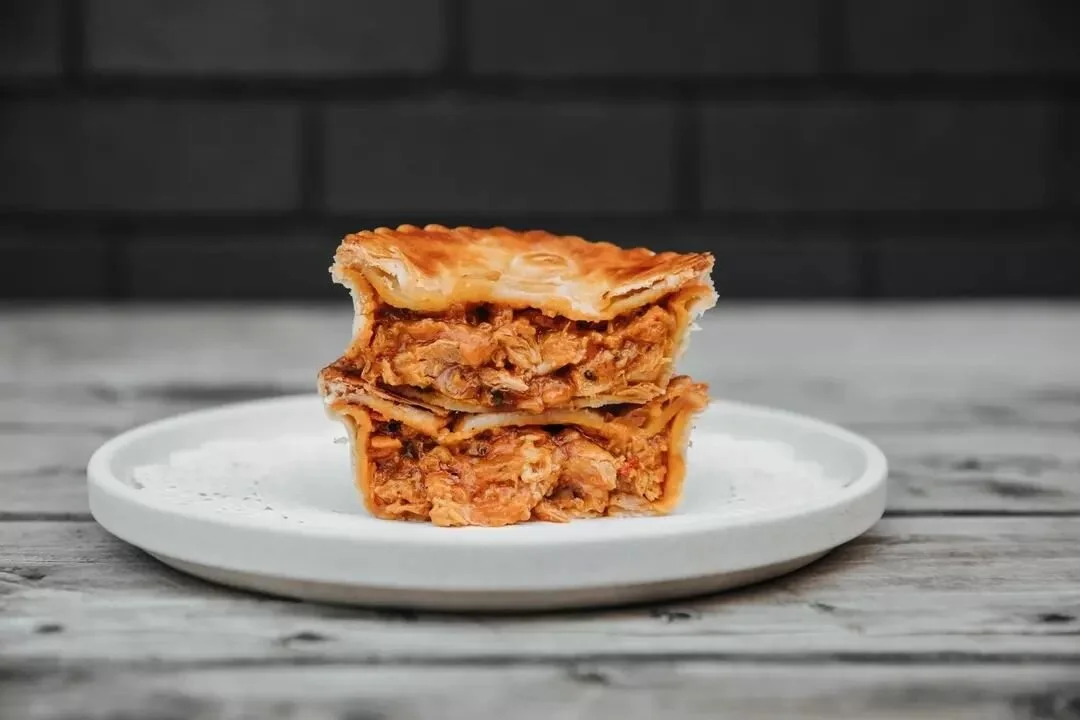 The Chicken Tandoori pie from @wonderpiesmelb will blow your mind 🧠 @raycapaldiconsultancy knows how to pack a punch (and a lunch) 🍽