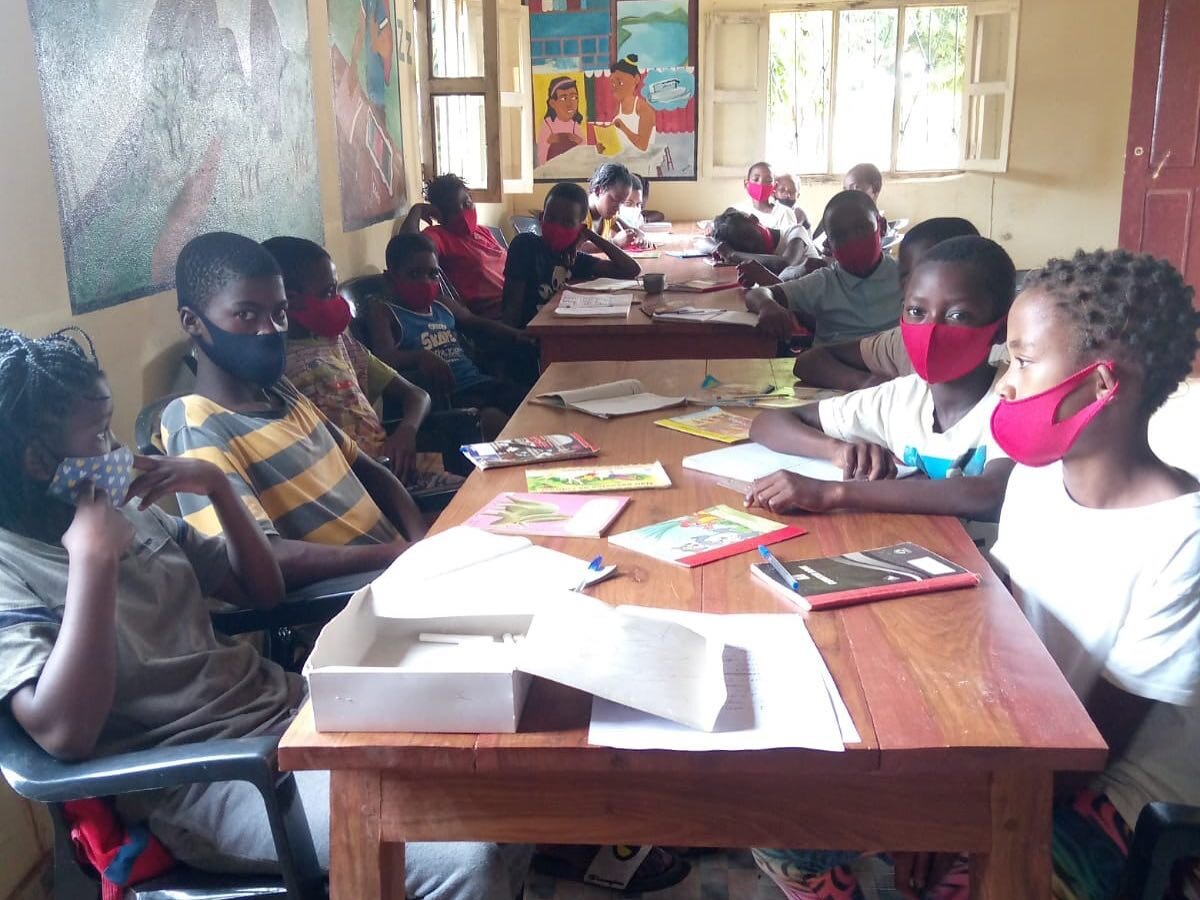 It's wet season in Mozambique which means heavy rains for months. But that does not stop us from coming to learn! 📚 In fact, we have more students than we have chairs 😅 consider supporting our operation costs for Year Two! Link in bio 😄