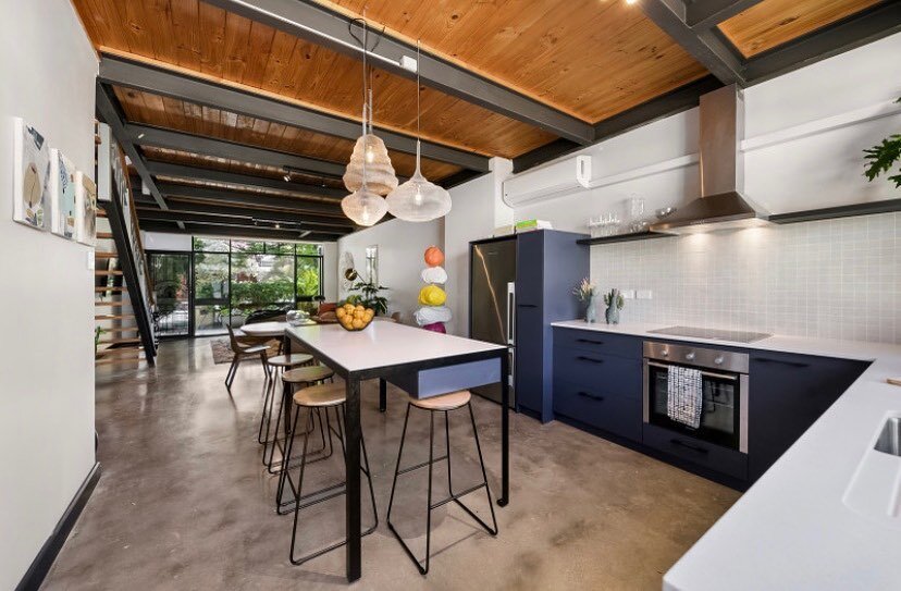 Not all kitchens need to be super expensive and flashy to make an impact. This kitchen was done on a small budget and came up looking 👍 #handwerkcabinetmakers