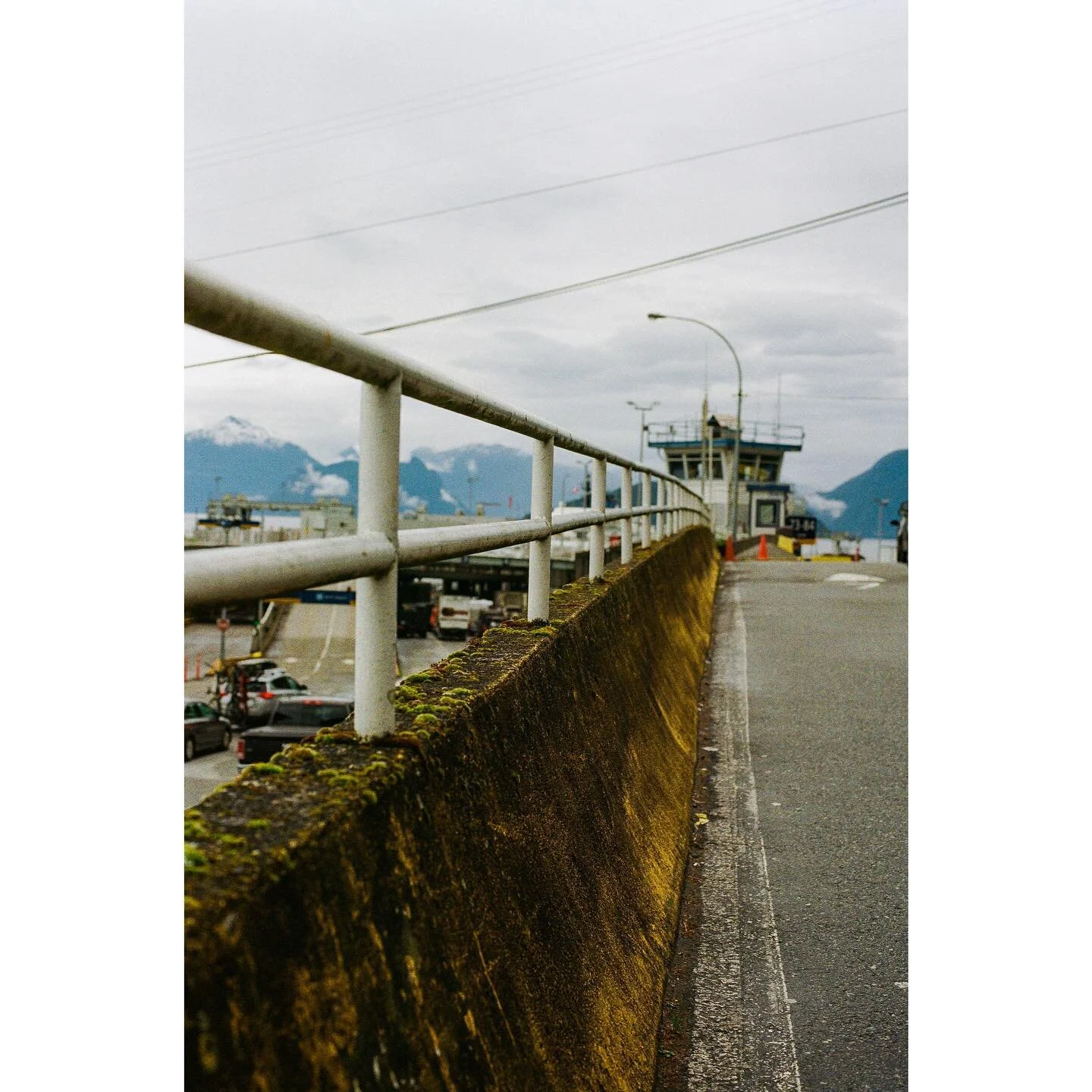 I think I&rsquo;ve said this before but this is genuinely one of my favorite pictures I&rsquo;ve ever taken. The colors are just so nice, and the texture is really doing something for me. Missing this trip though. 

#fuji200 #35mm #shootfilm #analog 