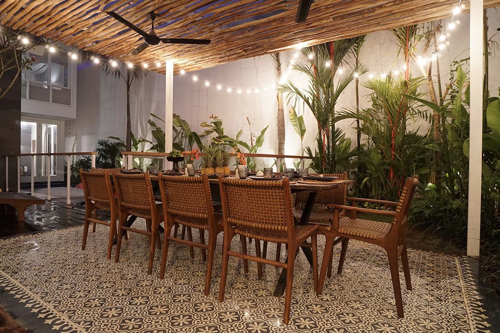 Living Area - Outdoor Dining.jpg