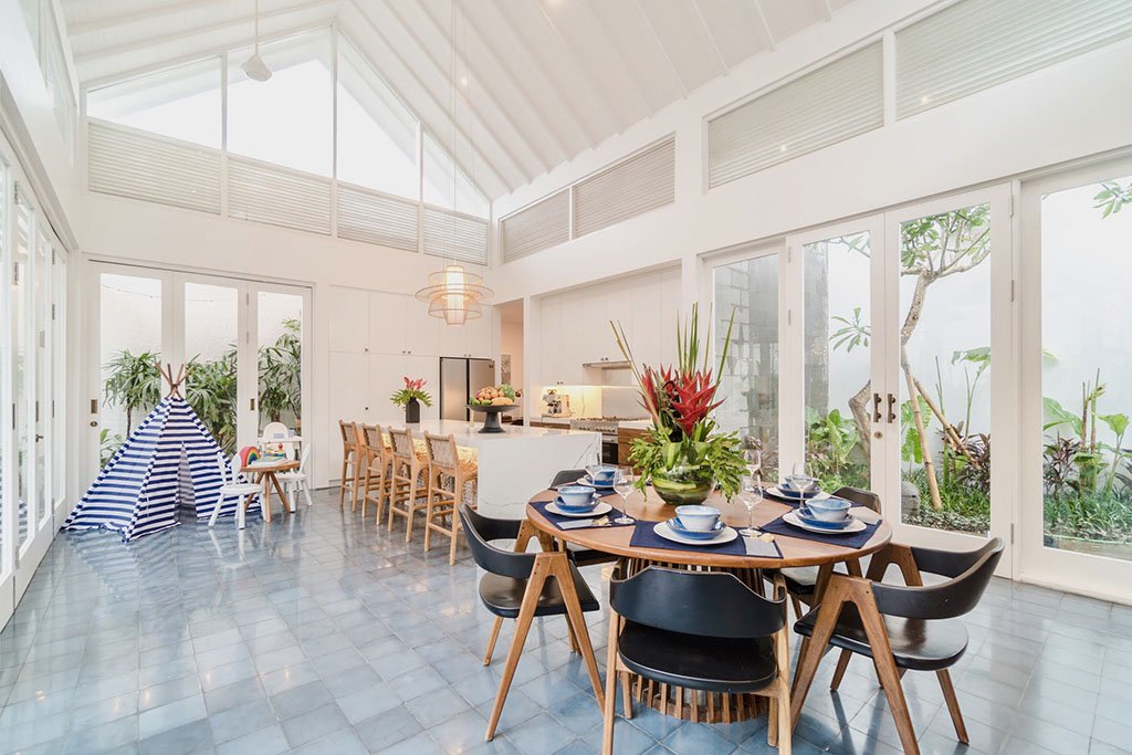 Living Area - Indoor Dining.jpg