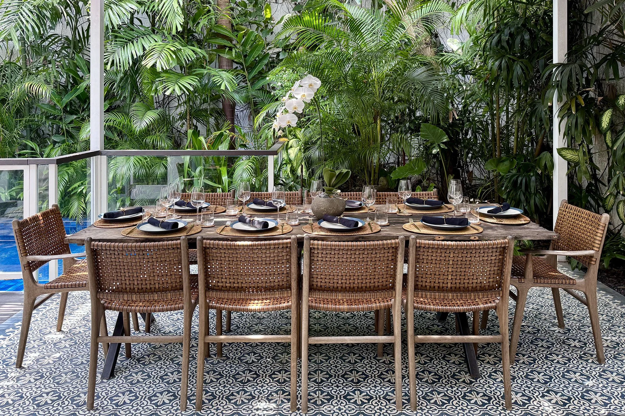 Outdoor dining table 1.jpg