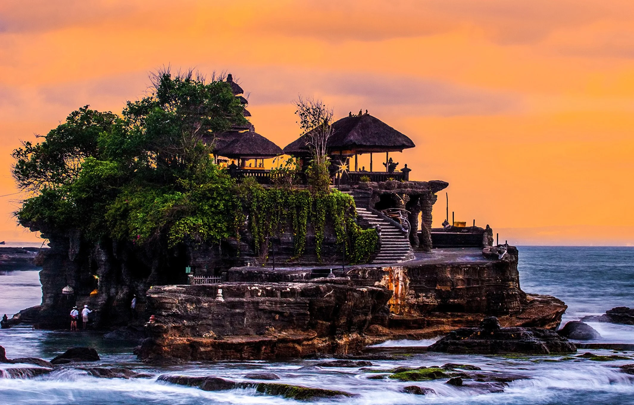 tanah lot temple