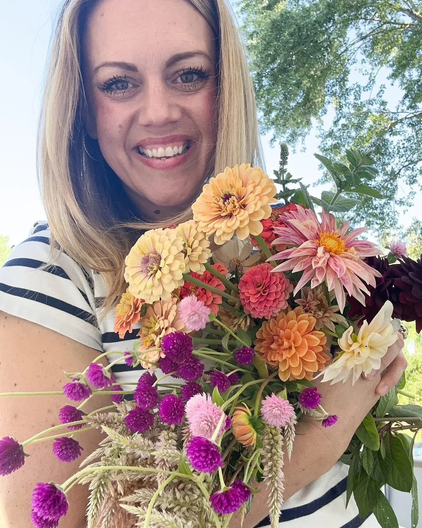 Last year on this day 👉🏼 today&rsquo;s harvest 💕 🌼 

Getting better each year&hellip;just wait until next year! Just planned my gardens for next year with @sweetsideblooms and oh man, it is going to be so good!!!!