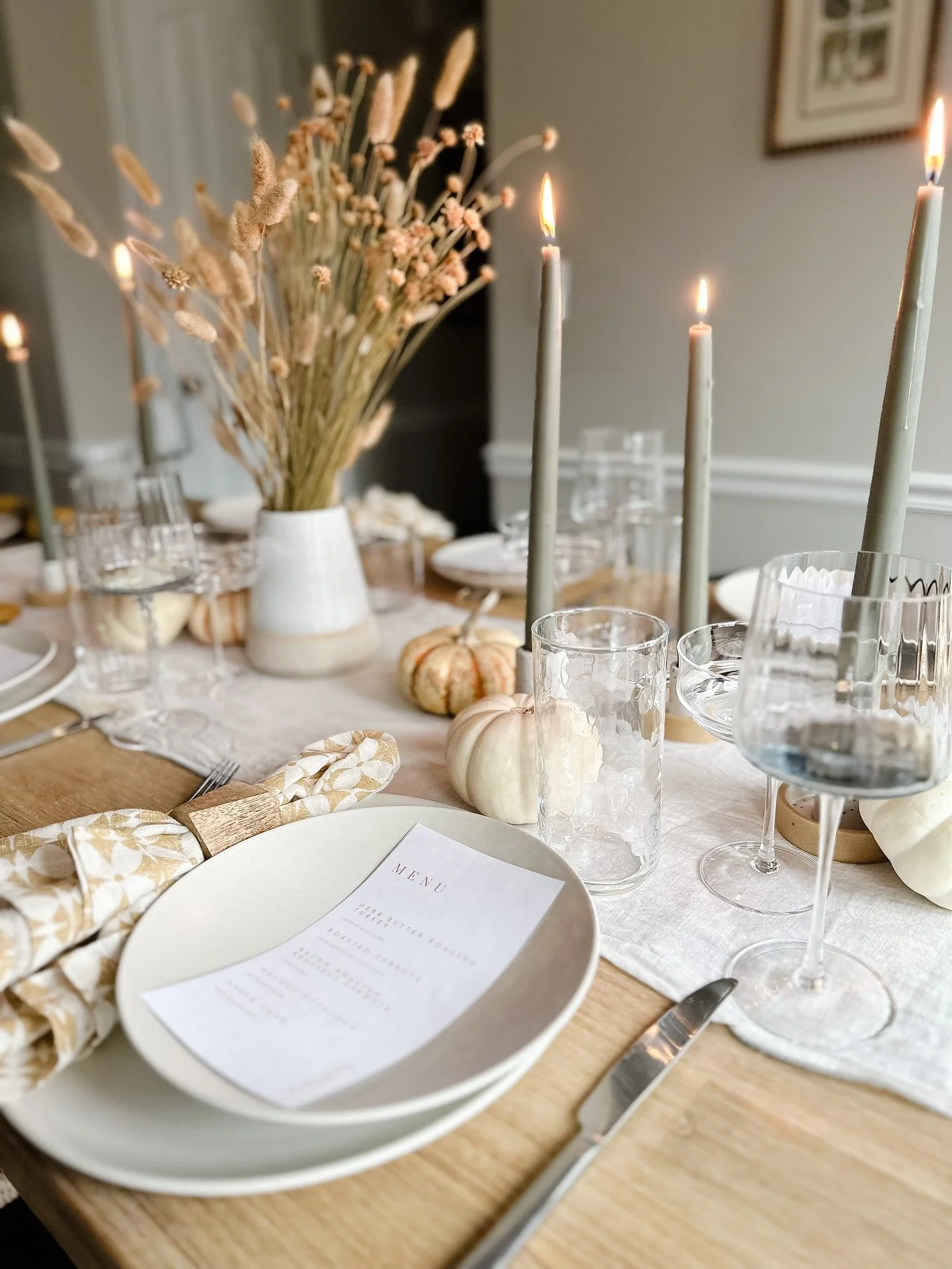 After 16 years of styling tables, I&rsquo;ve learned a thing or two to make for a successful gathering!

Here are my top three things to think about when creating your holiday table:

1️⃣ Layer with intention - Start with natural textures like linen 