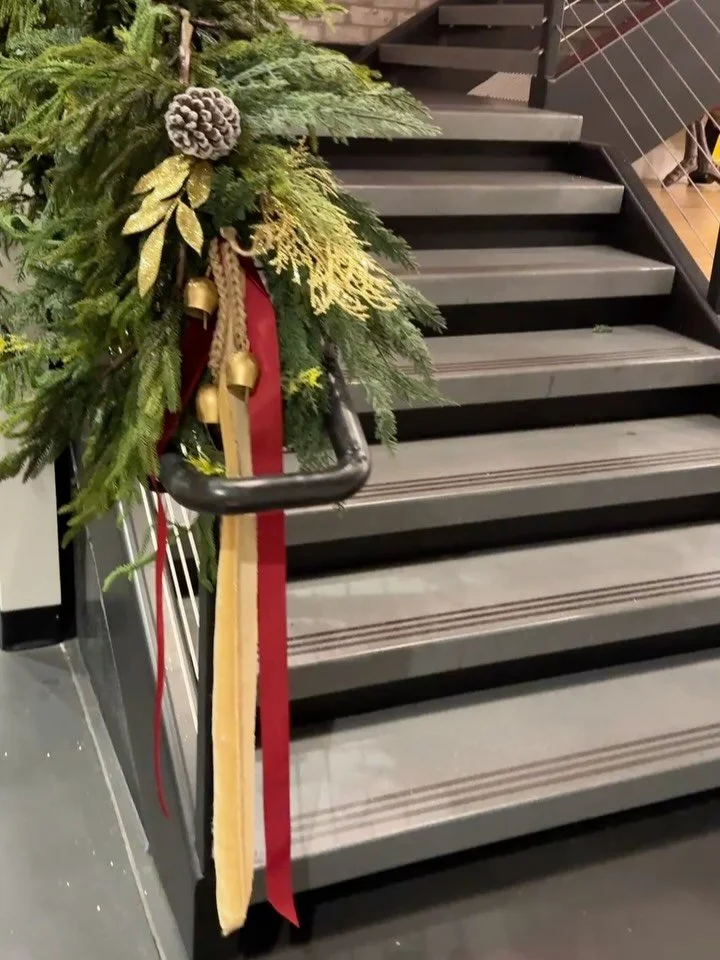 Creating a little winter cheer for the CKE Restaurant Group ✨
What an honor to help @jettica06 surprise her incredible team - the kind of people who make the magic happen every day.
Jessica, thank you for trusting us to bring the holiday spirit to yo