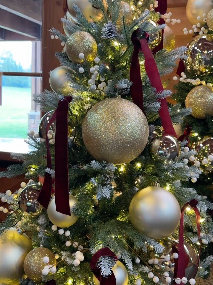 When all of the decor you ordered is delayed and it means a last minute @hobbylobby run the night before the big event to see what you can put together. That&rsquo;s what these trees are. A complete reimagine from the initial concept but I&rsquo;m st