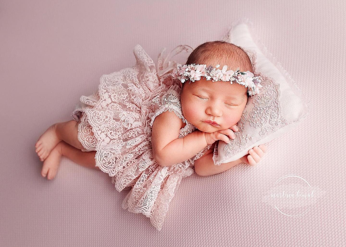 Vivi 💗👑

Certifikovan&aacute; newborn fotografka - Ko&scaron;ice - Kvp 
.
.
.

#novorodeneckefotenie #novorodeneckafotografka #fotografmartinakimak #kosice #vychodneslovensko #slovakia #baby #dieta #laska #stastie #babatko #cakamebabatko #tehotenst