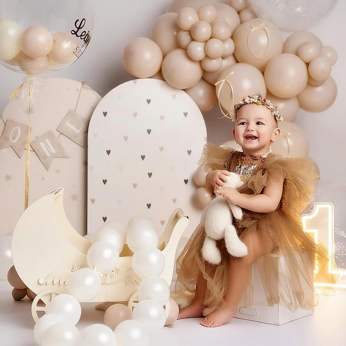 Dnes oslavujeme 1 rok pln&yacute; &uacute;smevov, objavovania a nekonečnej radosti 🎂💖
Mal&aacute; Leannah, tvoje prv&eacute; kroky životom s&uacute; tie najkraj&scaron;ie 💫
V&scaron;etko najlep&scaron;ie k tvojim prv&yacute;m narodenin&aacute;m, n