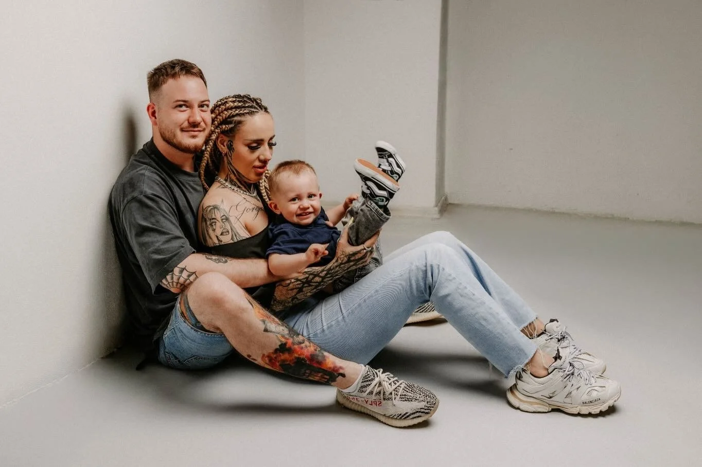 Lifestyle ~ fotenie det&iacute; a rod&iacute;n 
Najkraj&scaron;ie fotografie vznikaj&uacute; vtedy, keď sa smejete, obj&iacute;mate a jednoducho ste sami sebou. ❤️

Ak t&uacute;žite po nežn&yacute;ch a autentick&yacute;ch fotografi&aacute;ch, nap&iac