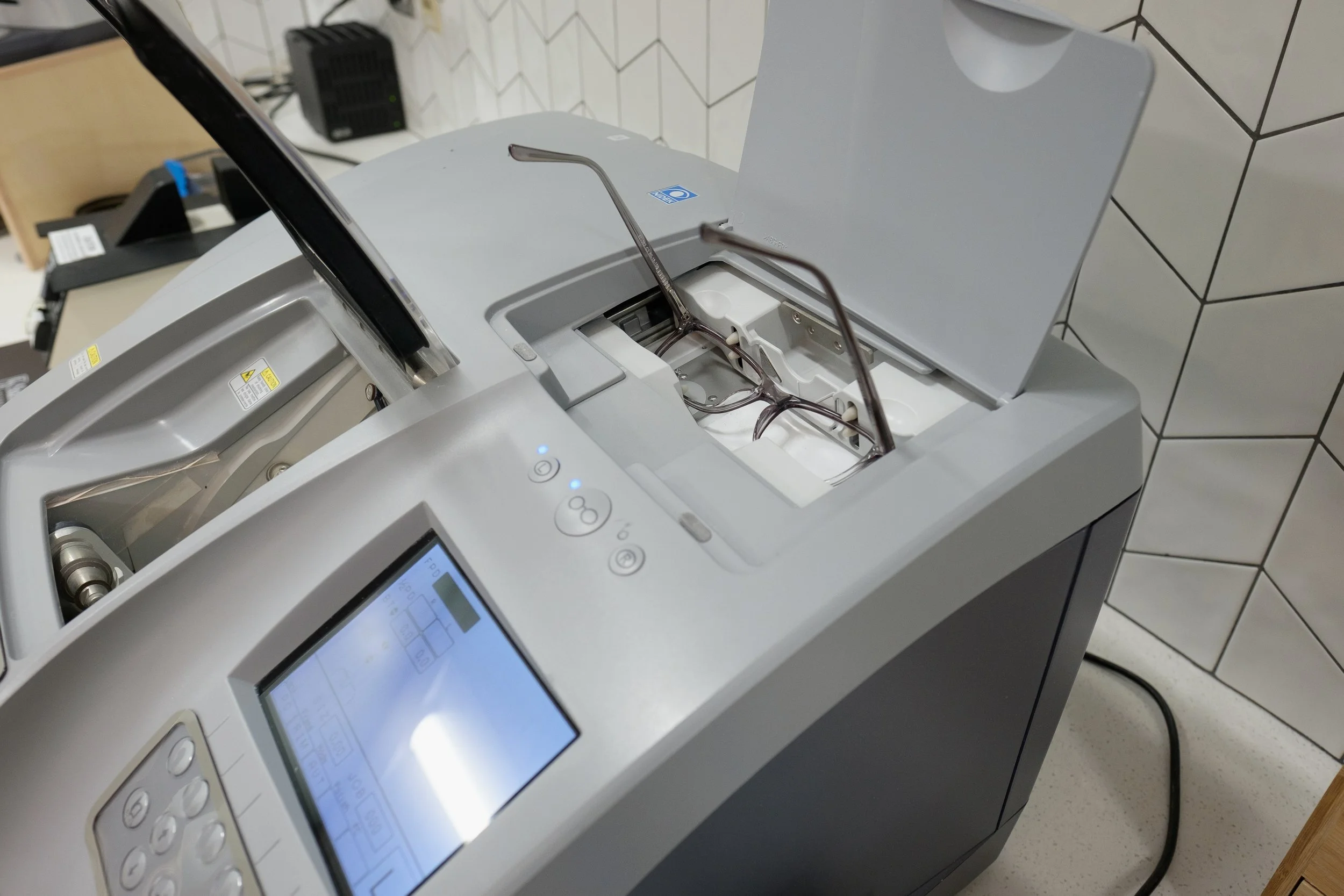eyeglasses in edging machine