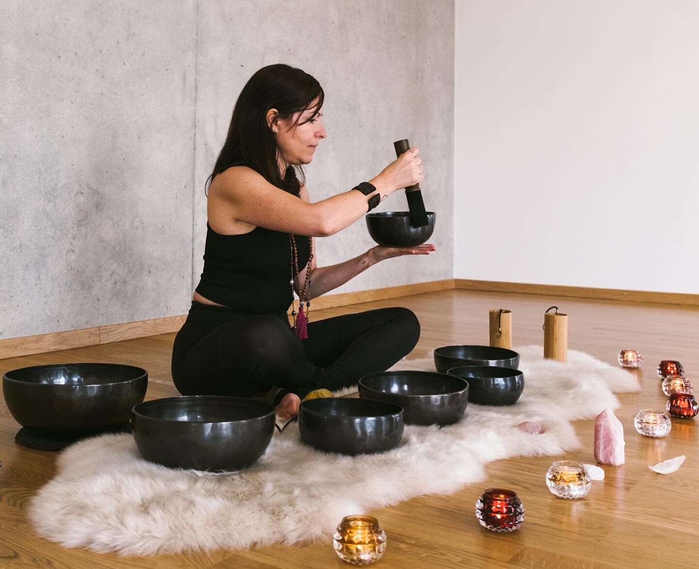 ✨IMMERSION ✨
Dimanche 4 d&eacute;cembre on ce retrouve pour une immersion aux sons des bols tib&eacute;tains et de cristal, chez Yoga Lab Gen&egrave;ve &agrave; 18h ✨

Les r&eacute;servations ce font sur mon site internet ✨ lien dans ma bio 🌱

#bols