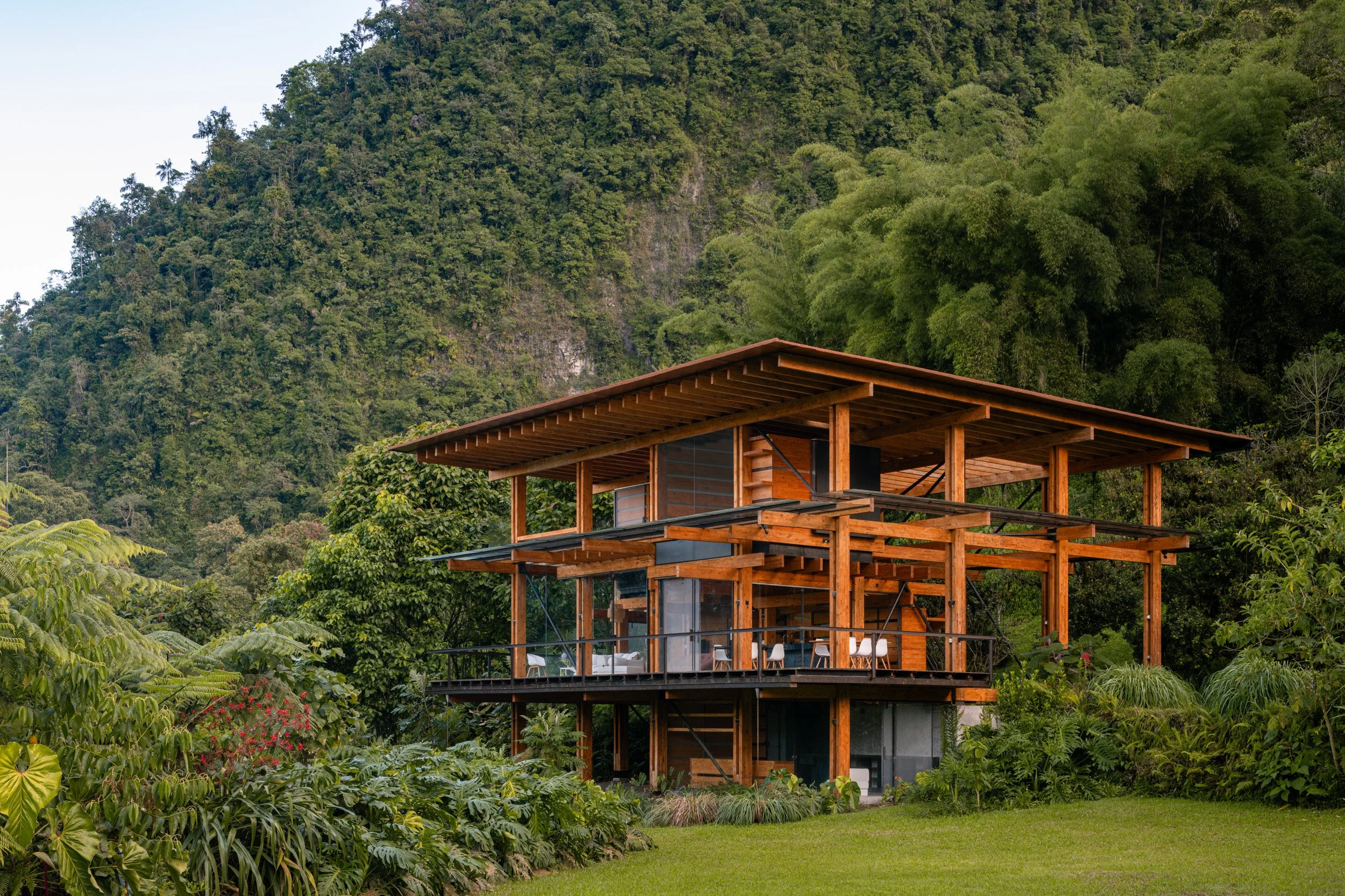 House Taller General Jose María Sáez Ecuador Andes timber frame nature Mindo pitaya botanic garden