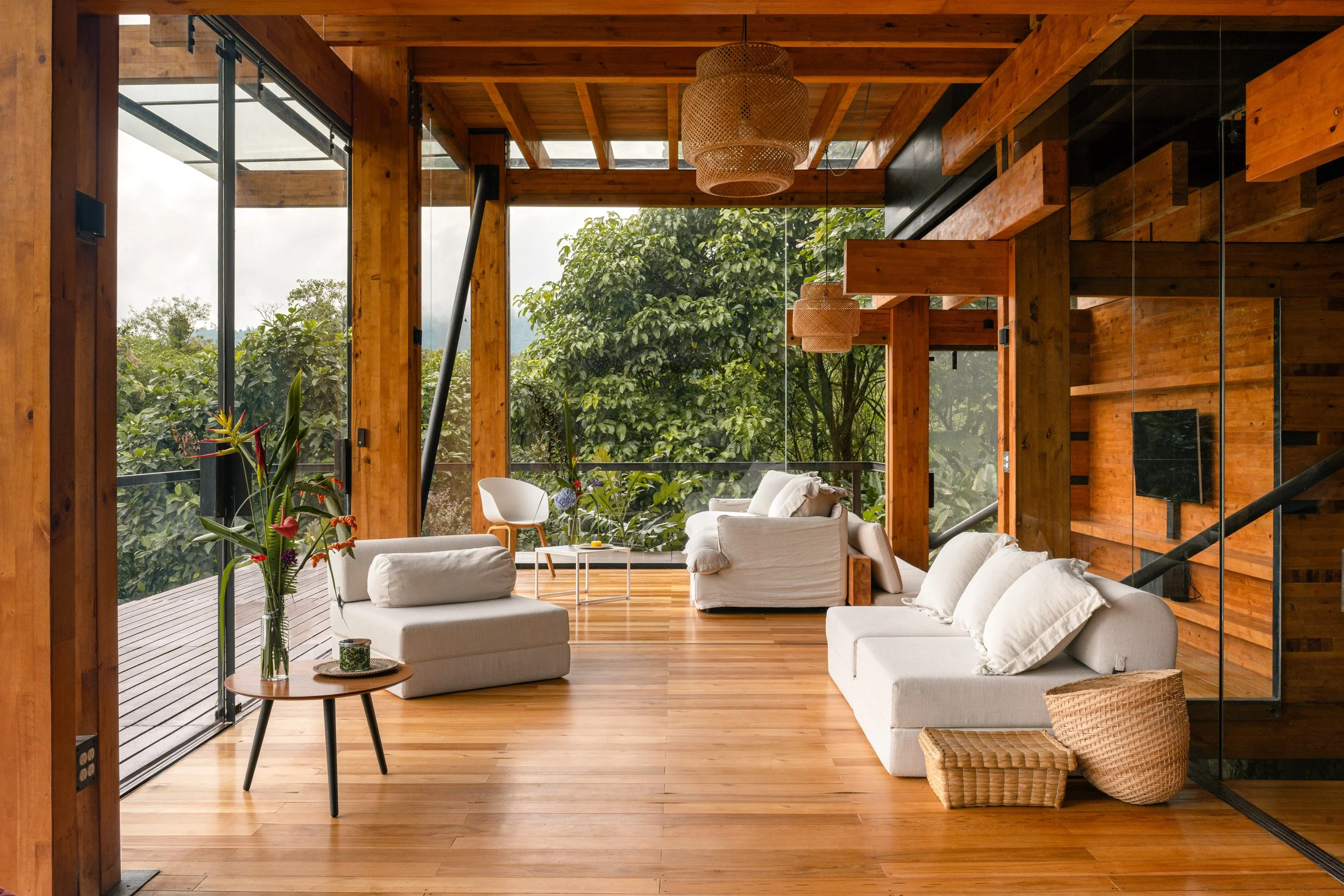 House Taller General Jose María Sáez Ecuador Andes timber frame nature Mindo pitaya botanic garden