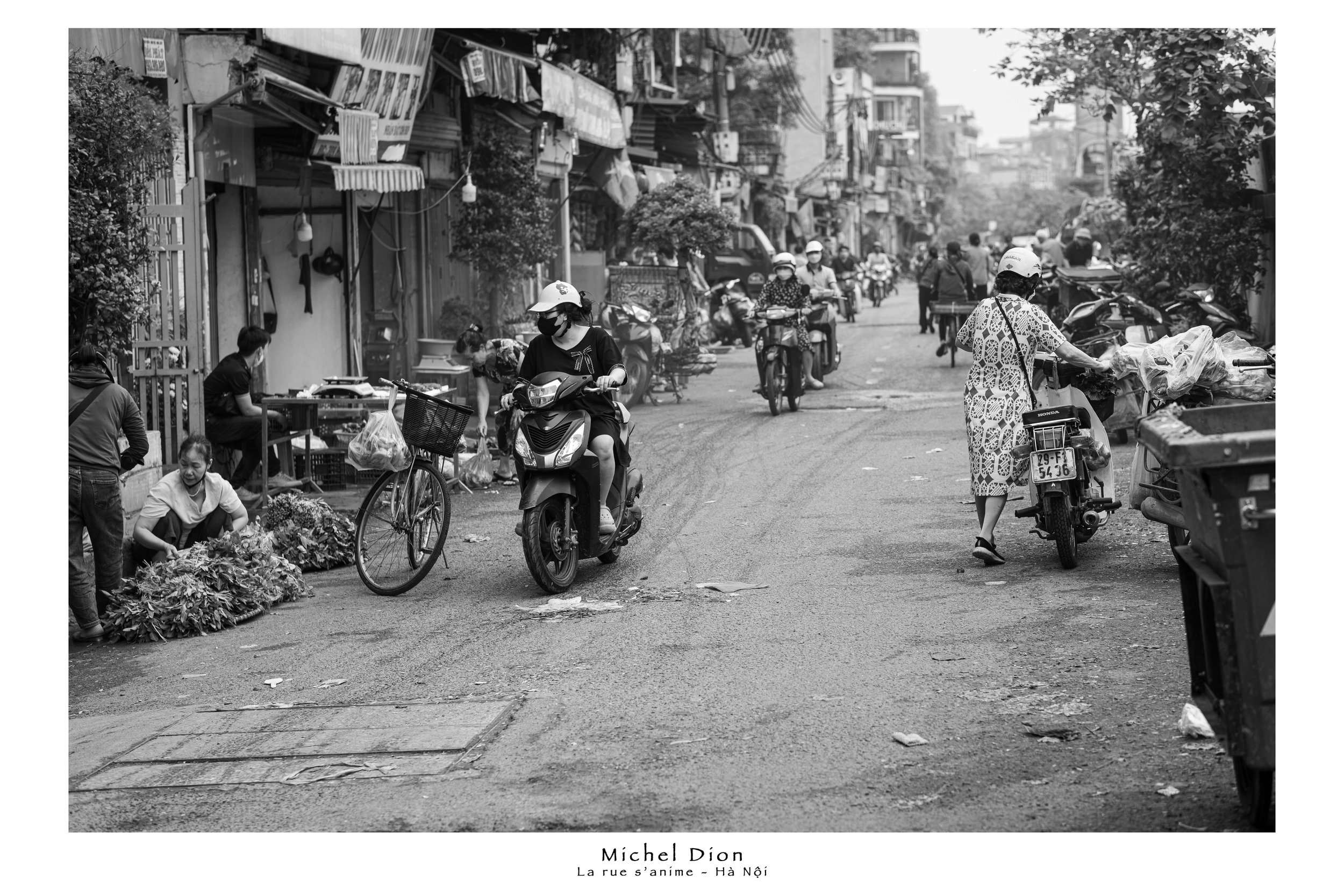 Hanoi 20250421 La rue s'anime.jpg