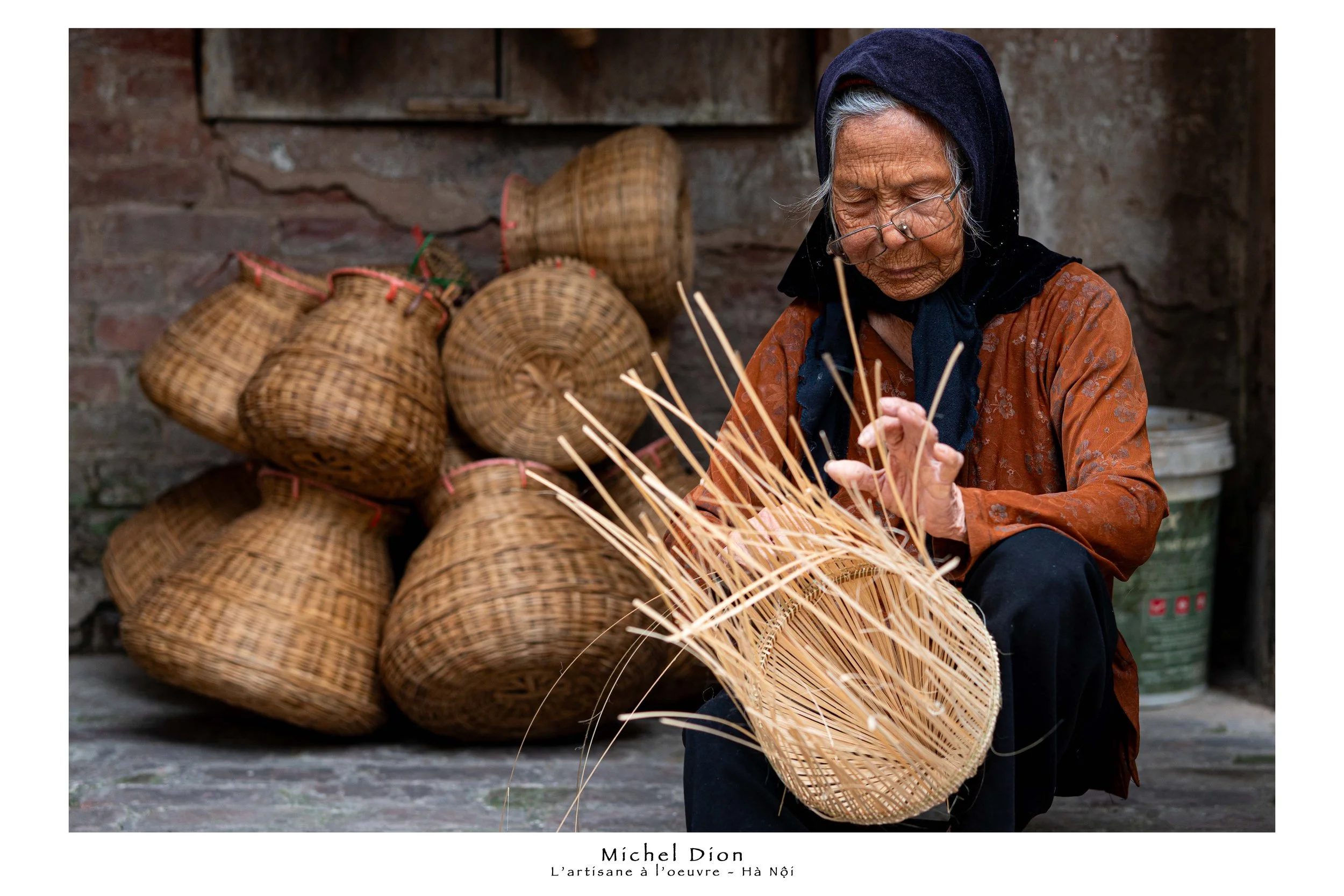 Hanoi 20250413 L'Artisane à l'oeuvre.jpg