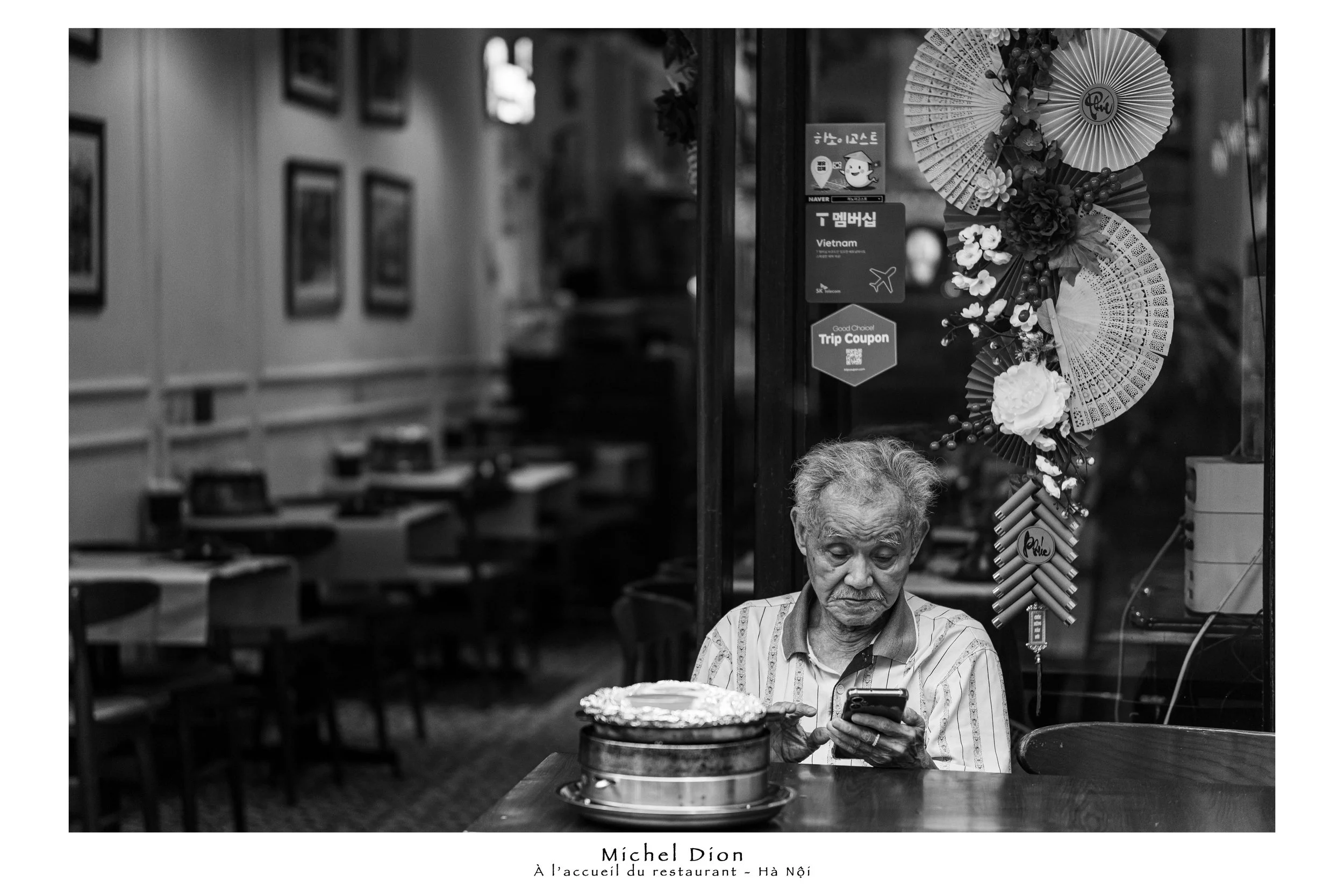 Hanoi 20250412 À l'accueil du restaurant.jpg